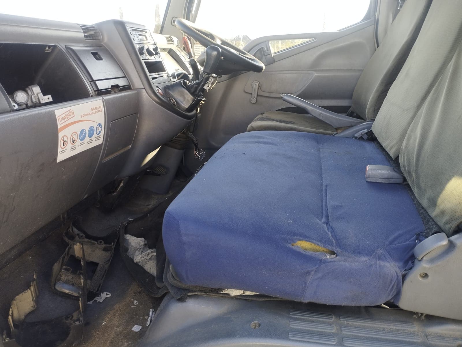 Viatura marca Mitsubishi Fuso — imagen 3