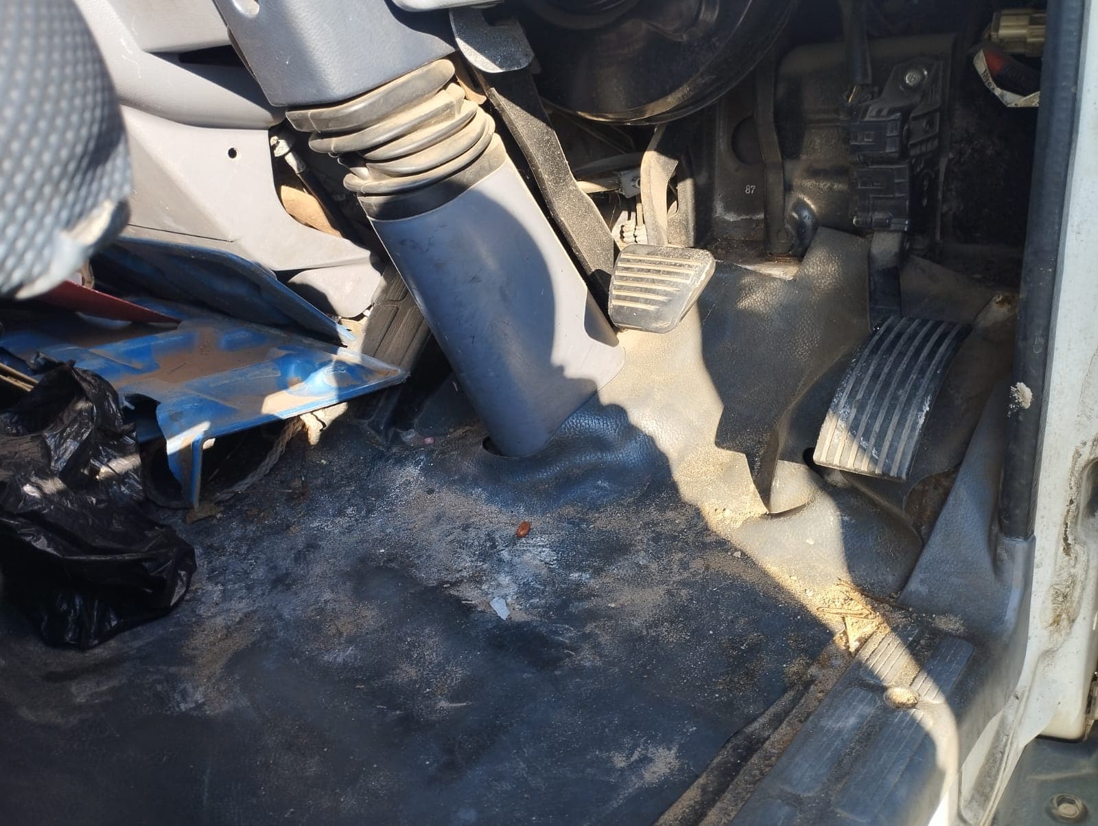 Viatura marca Mitsubishi Canter — imagen 8