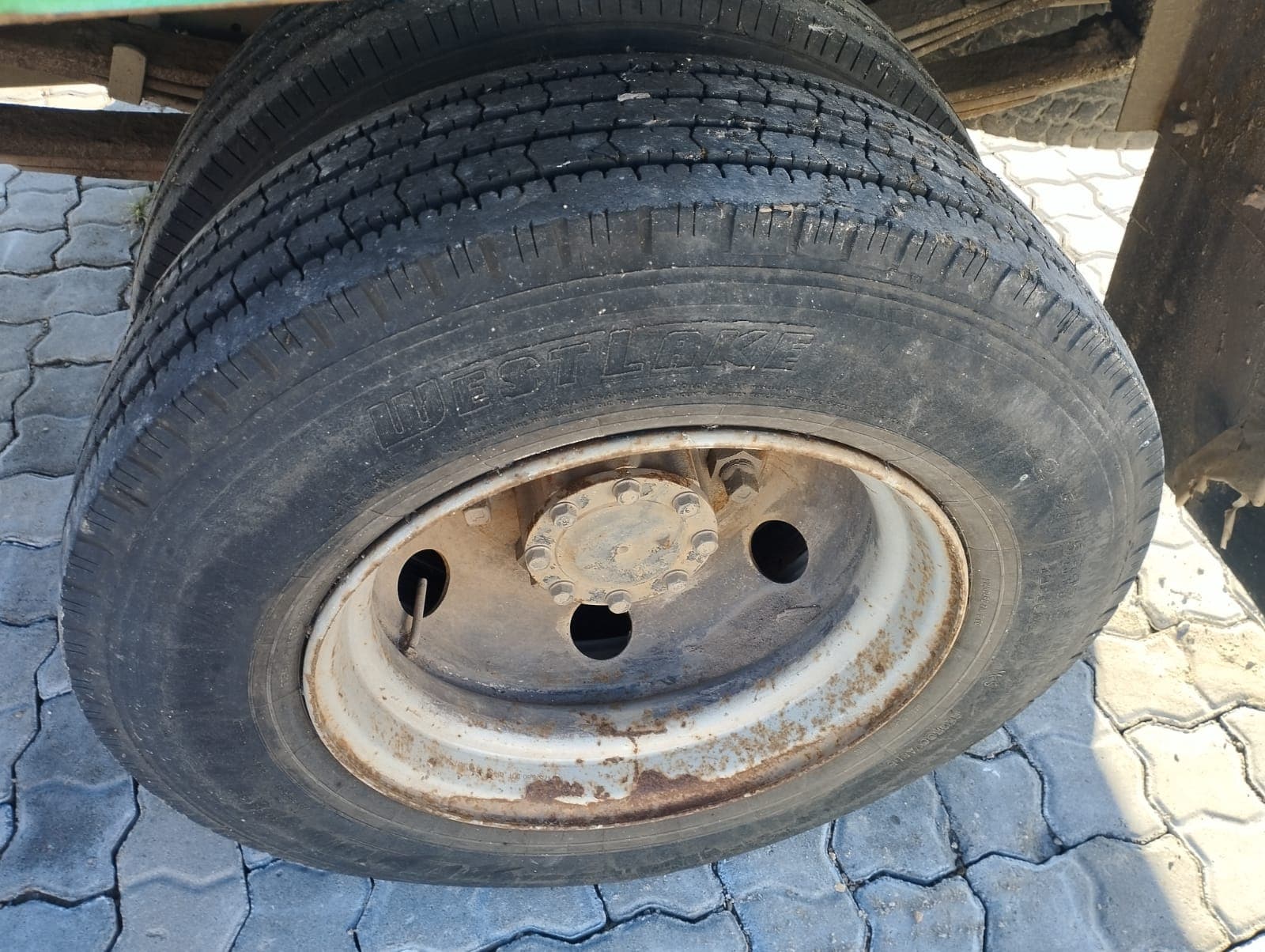 Viatura marca Mitsubishi Canter — imagen 3