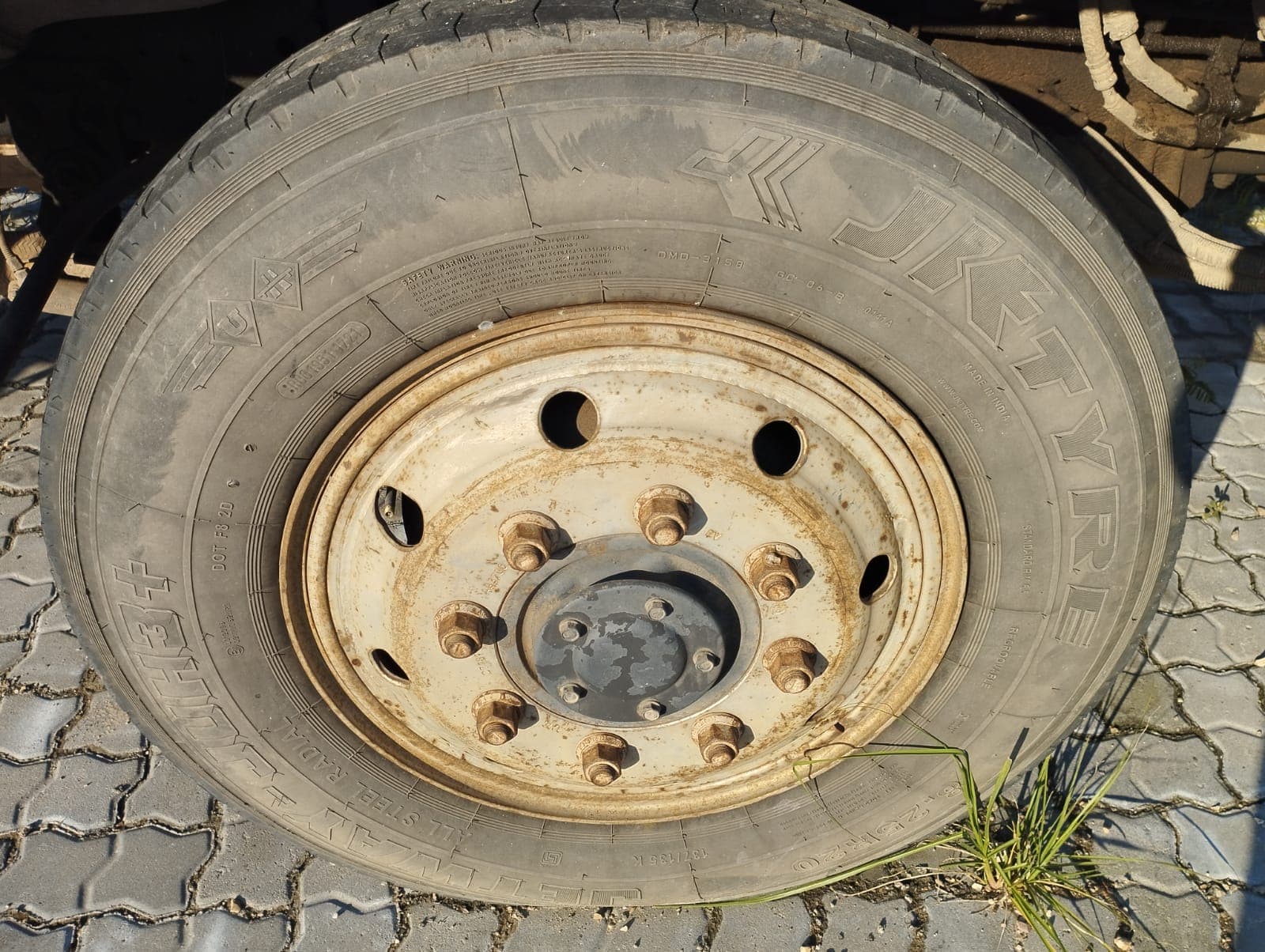 Viatura marca Mitsubishi Fuso — imagen 3