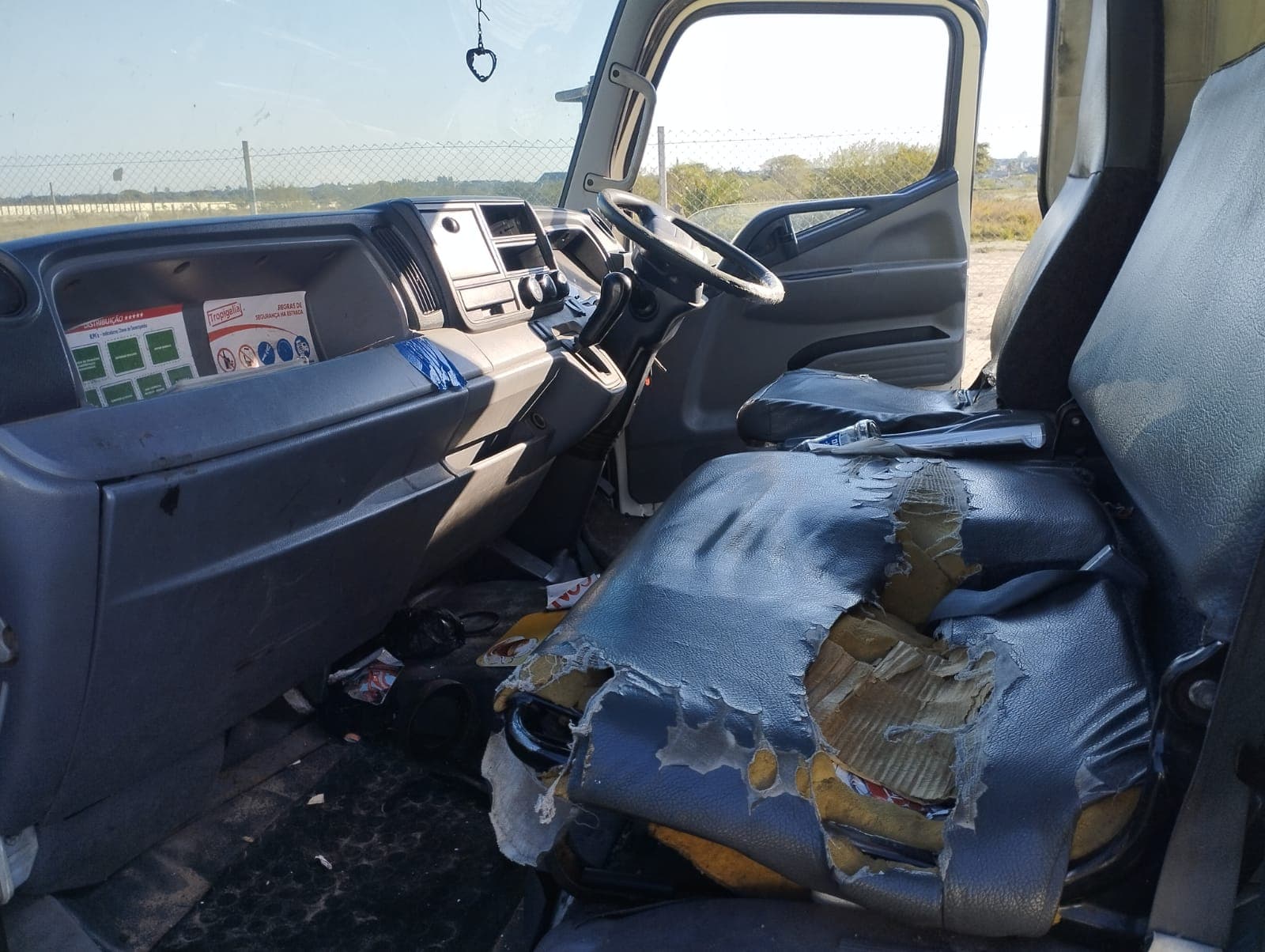 Viatura marca Mitsubishi Fuso — imagen 3