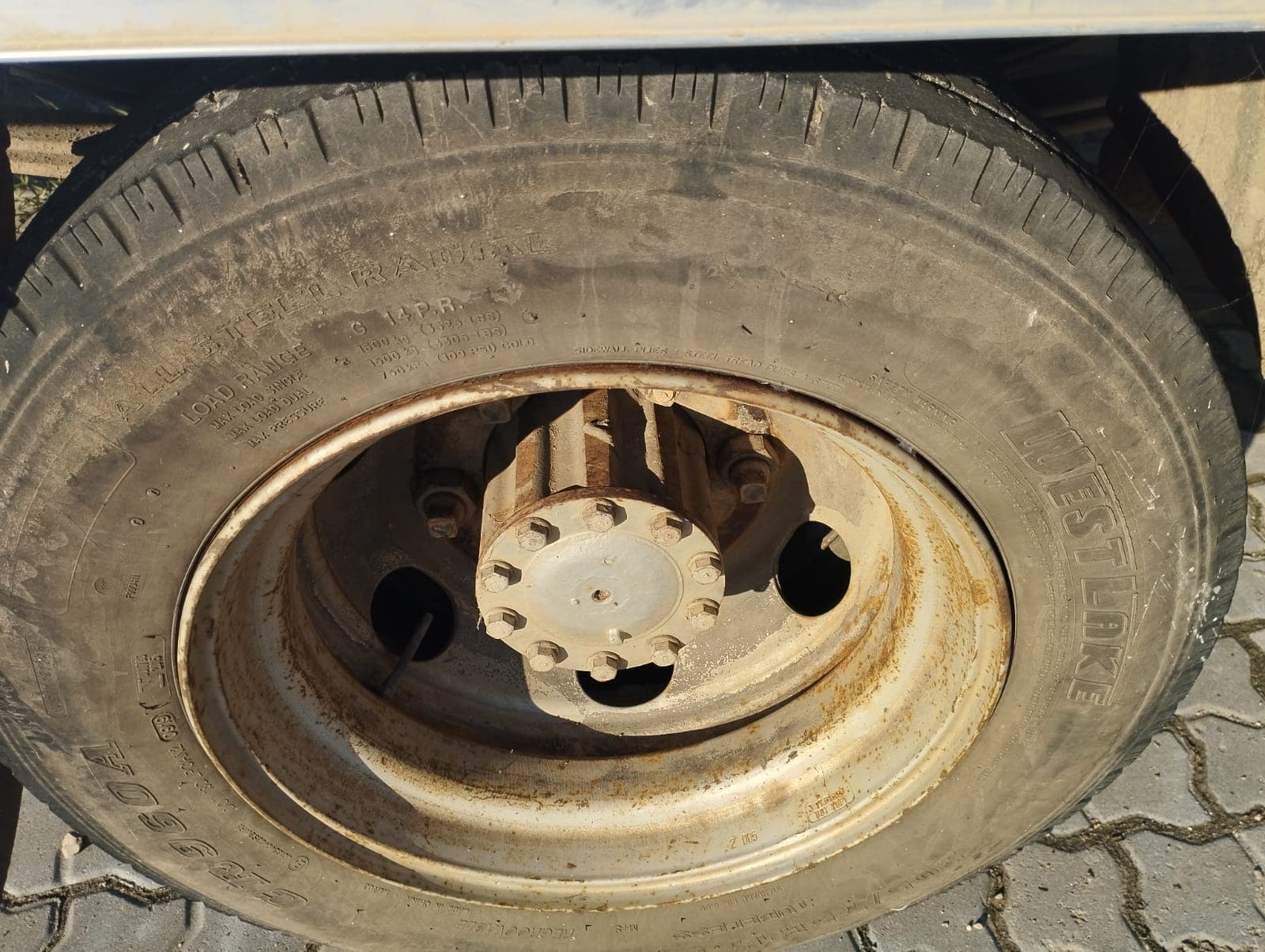 Viatura marca Toyota Dutro — imagen 3