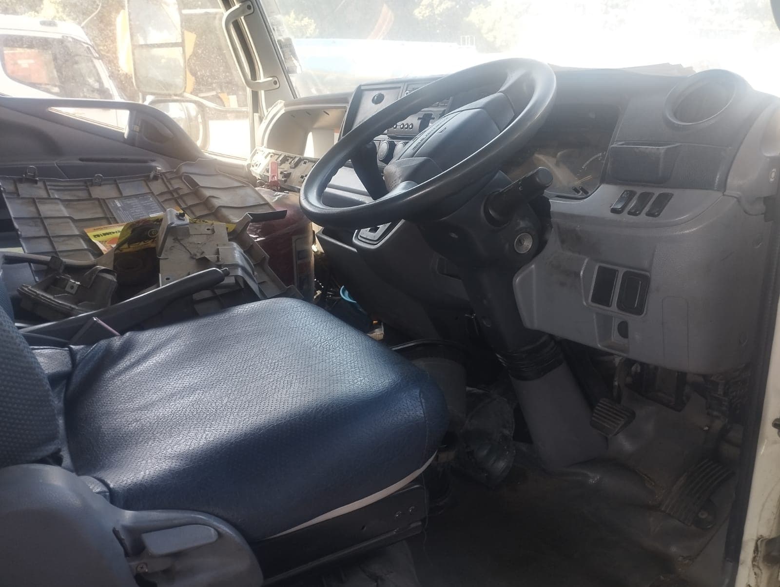 Viatura marca Mitsubishi Fuso — imagen 4