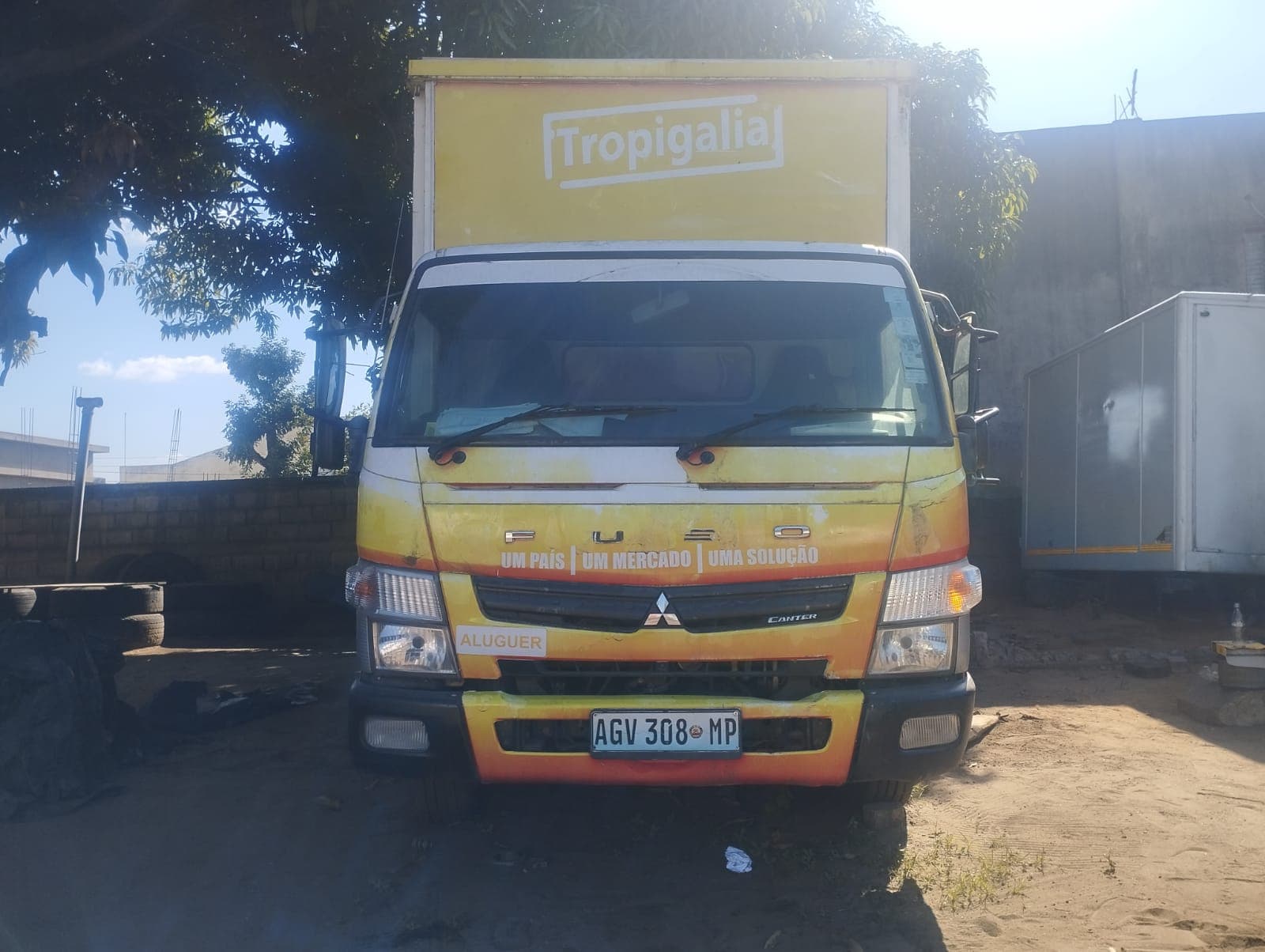Viatura marca Mitsubishi Fuso — imagen 10