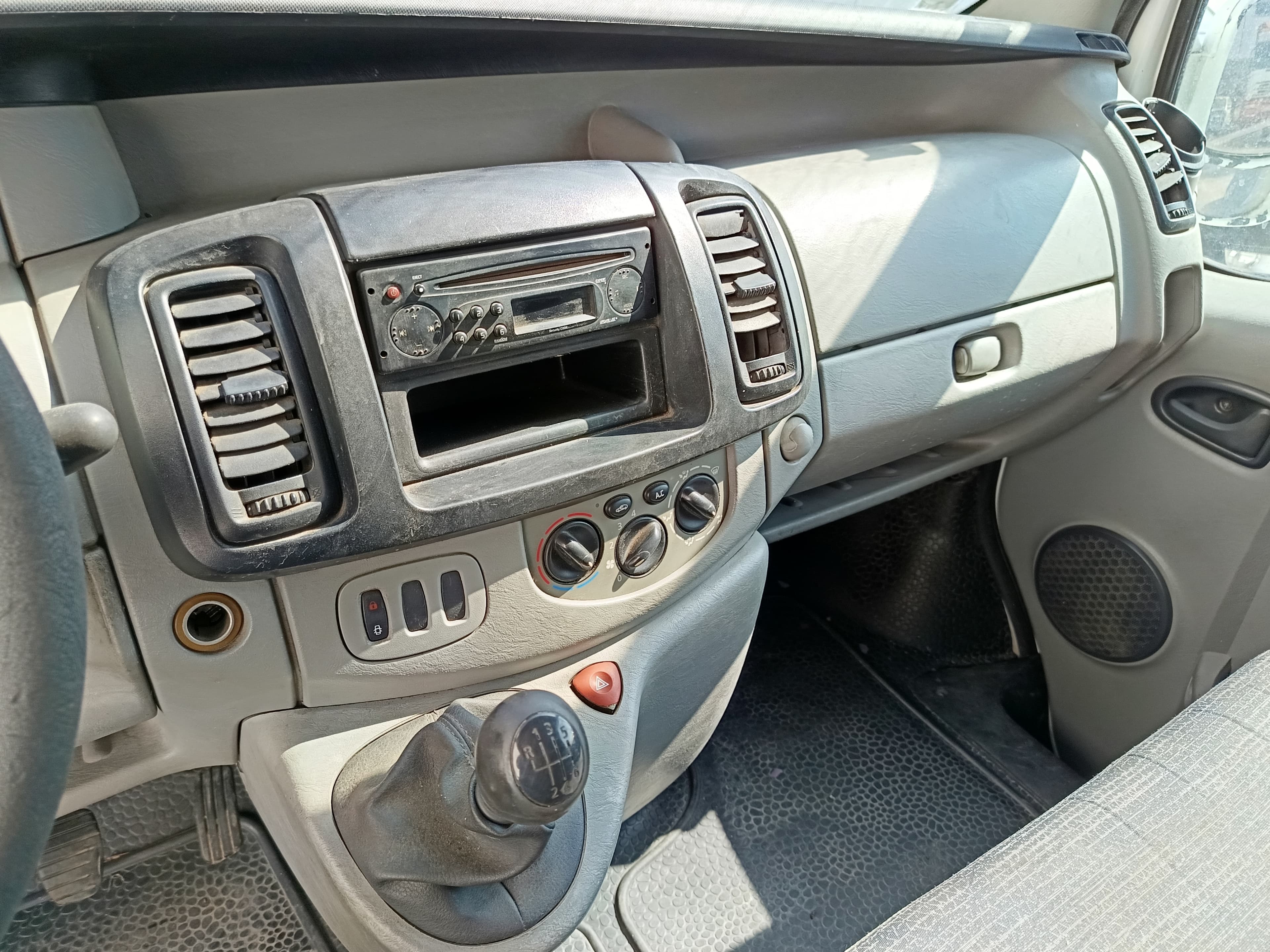 Renault Trafic · Ano 2007 — imagen 29