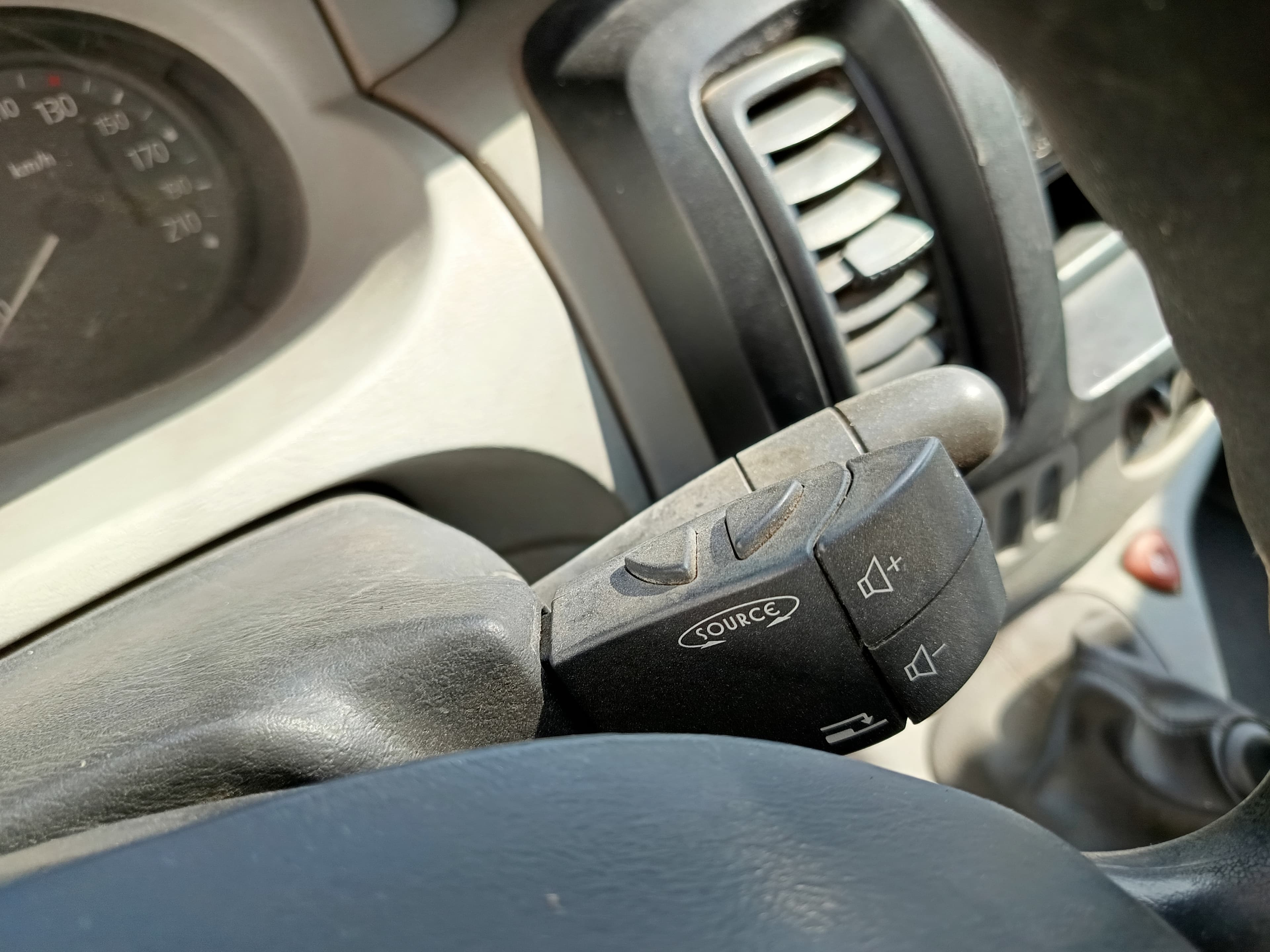 Renault Trafic · Ano 2007 — imagen 27