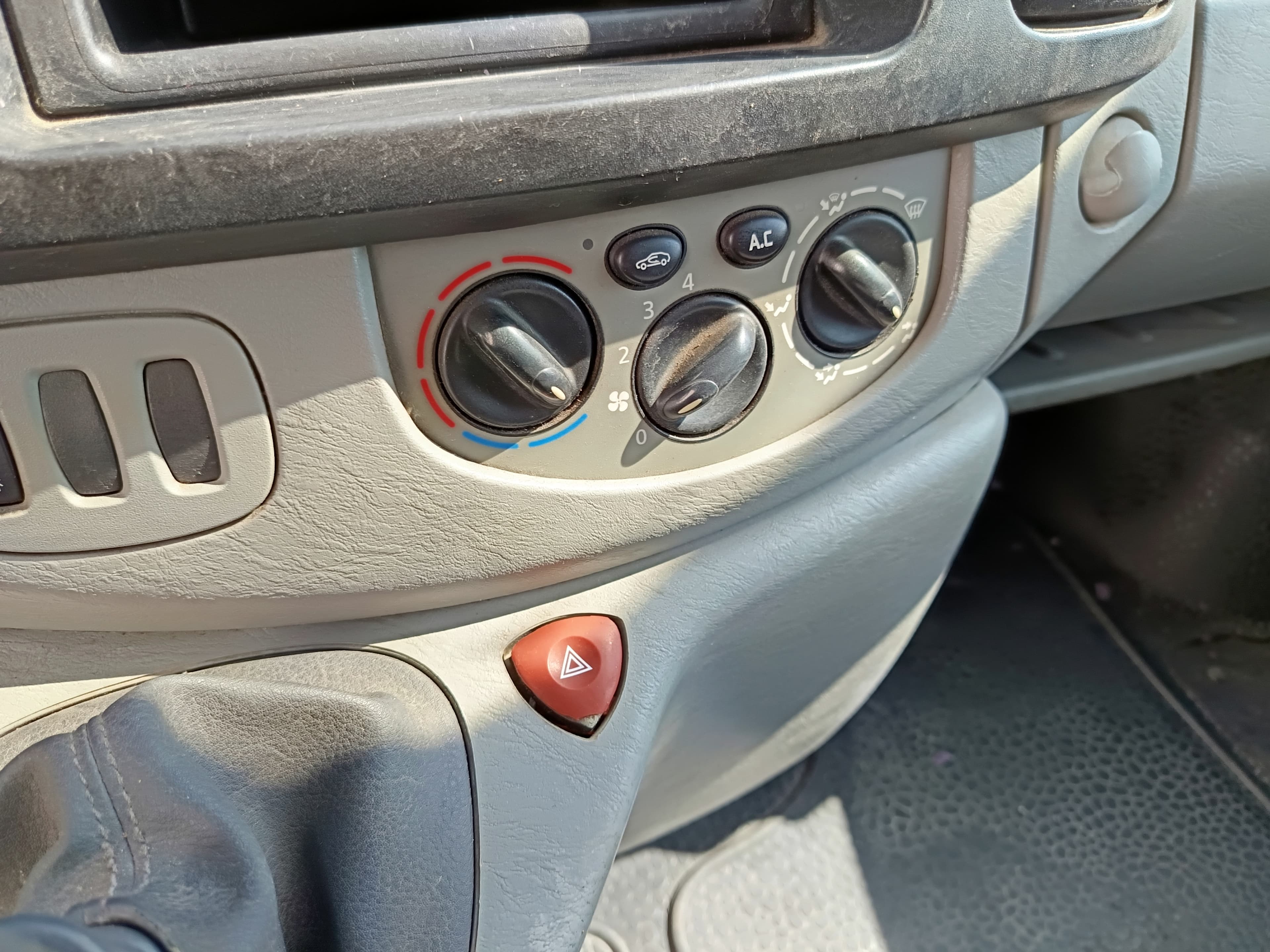Renault Trafic · Ano 2007 — imagen 26