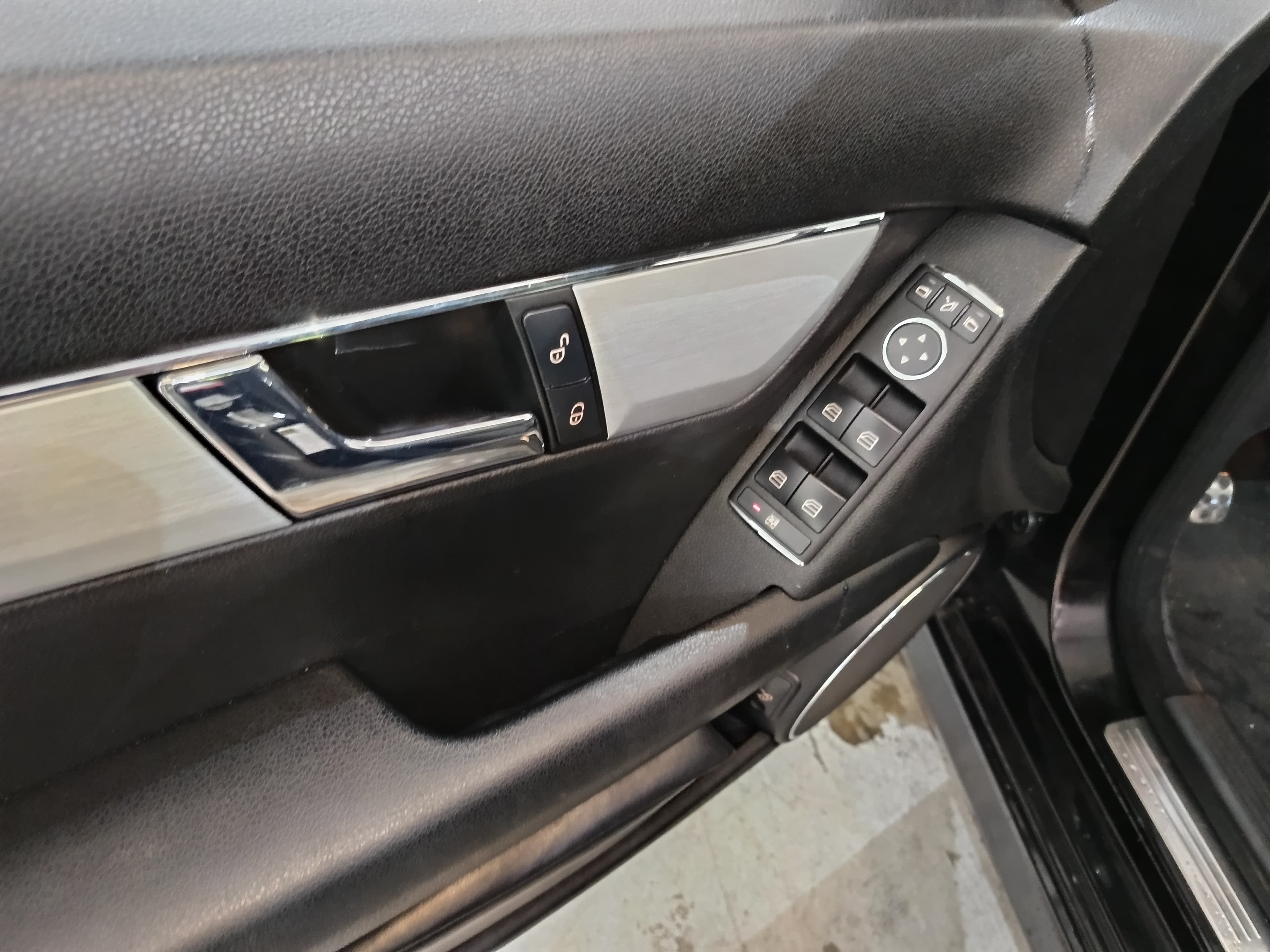 Mercedes-Benz C300 · Ano 2008 — imagem 28
