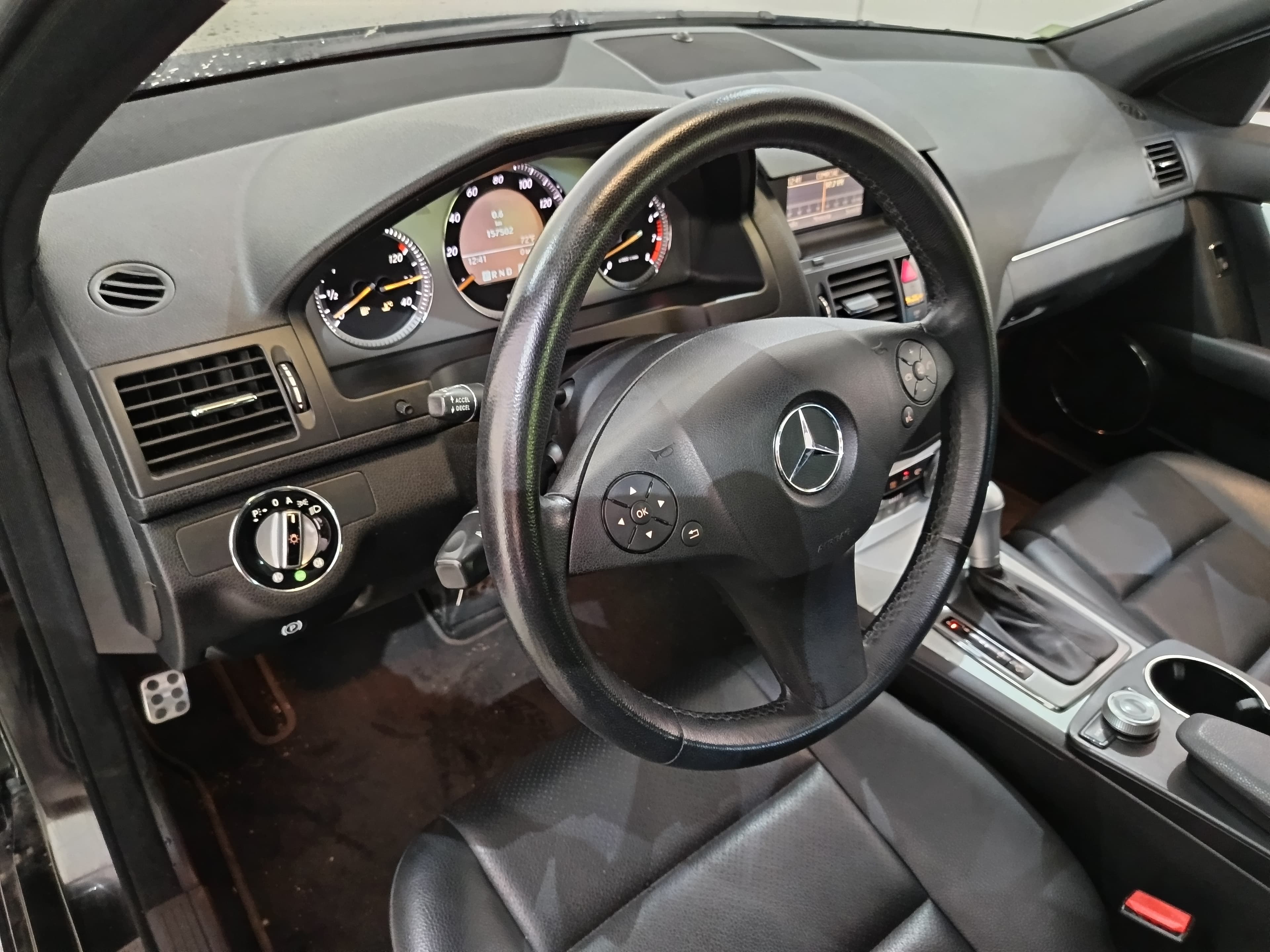 Mercedes-Benz C300 · Ano 2008 — imagem 36