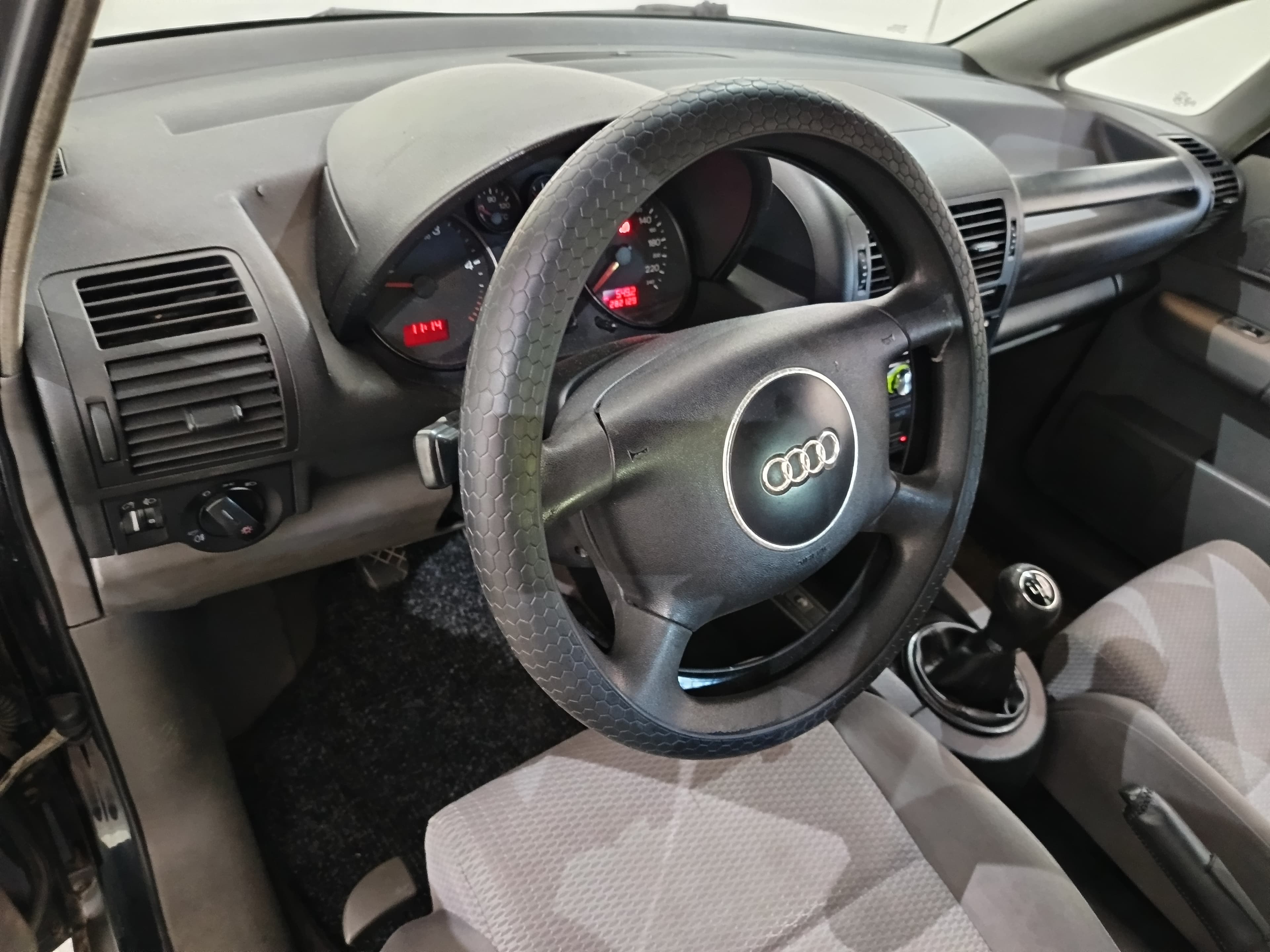Audi A2 · Ano 2001 — image 25
