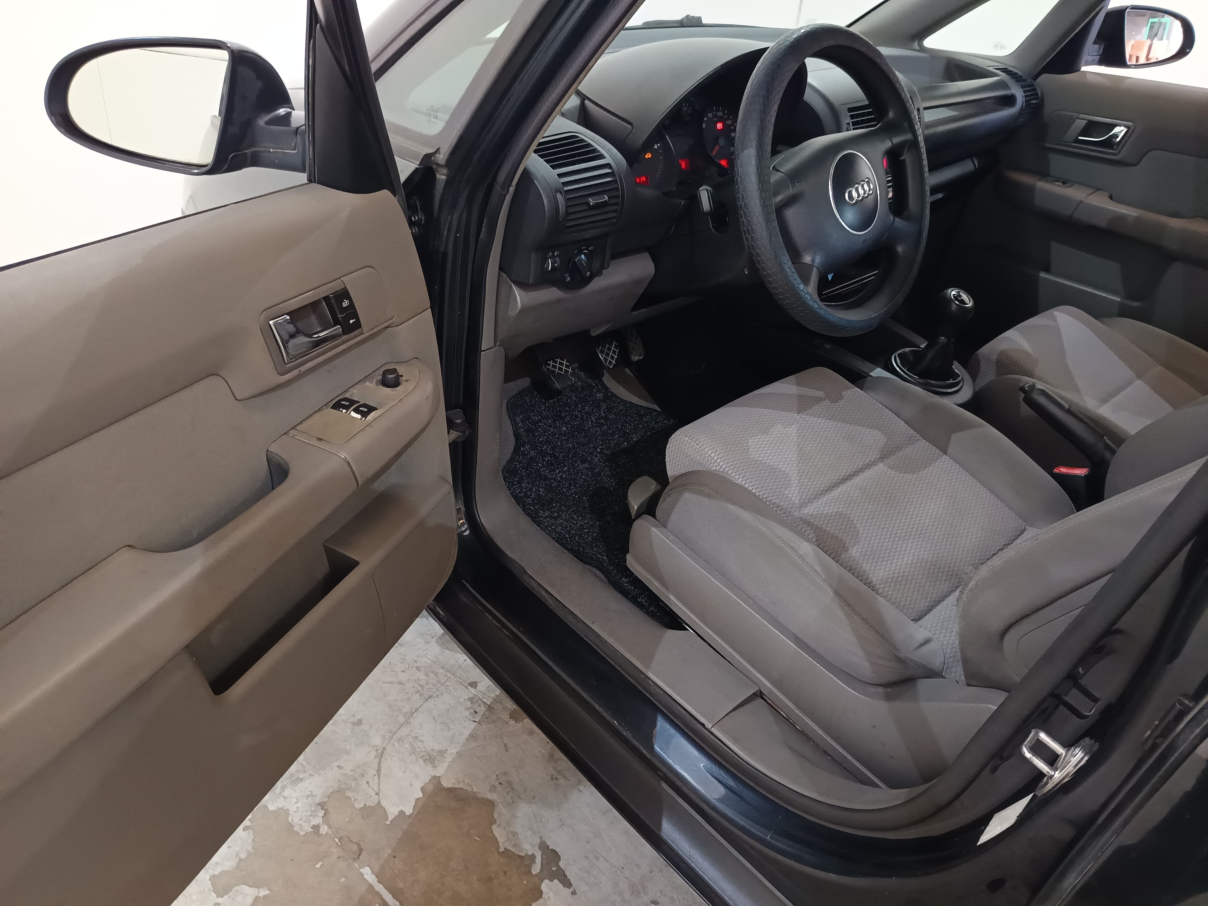 Audi A2 · Ano 2001 — image 23