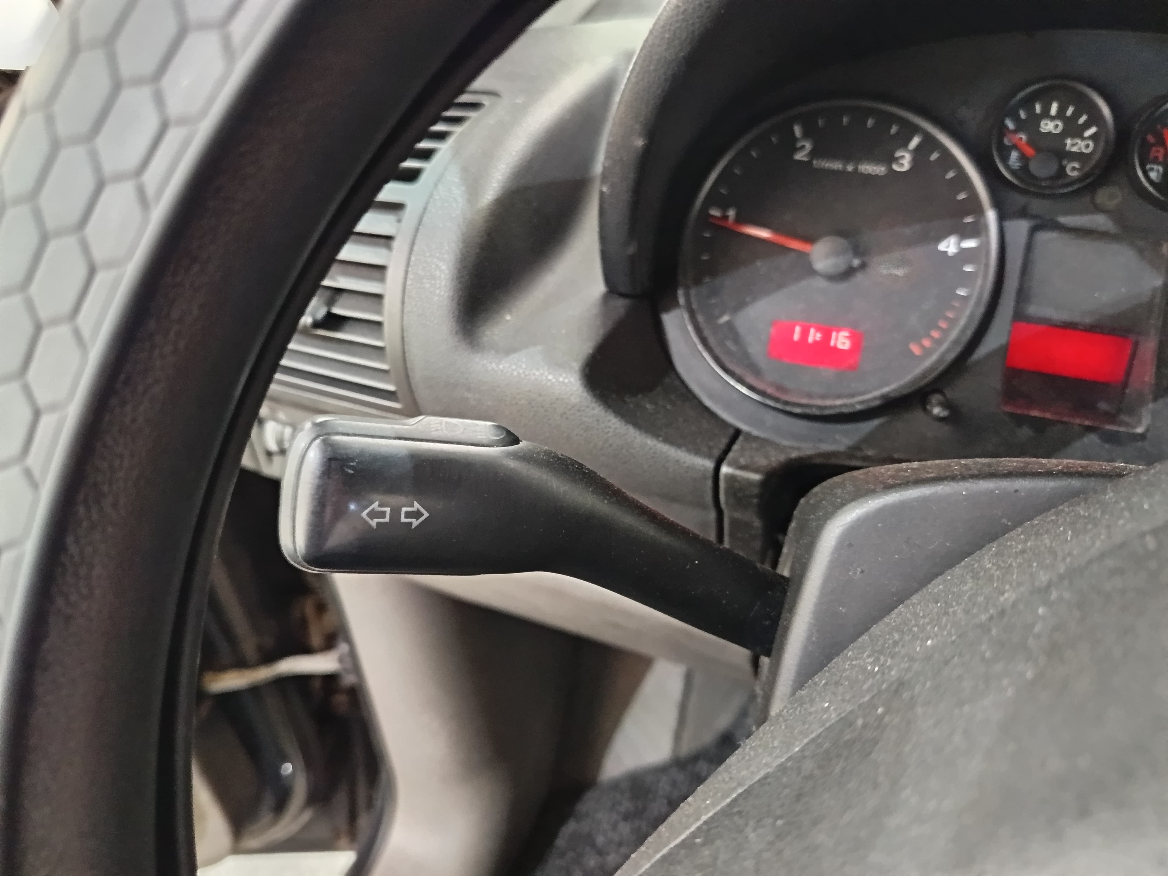 Audi A2 · Ano 2001 — image 32
