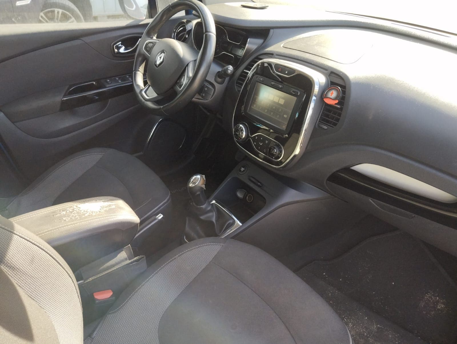 Renault Captur · Ano 2016 — image 22