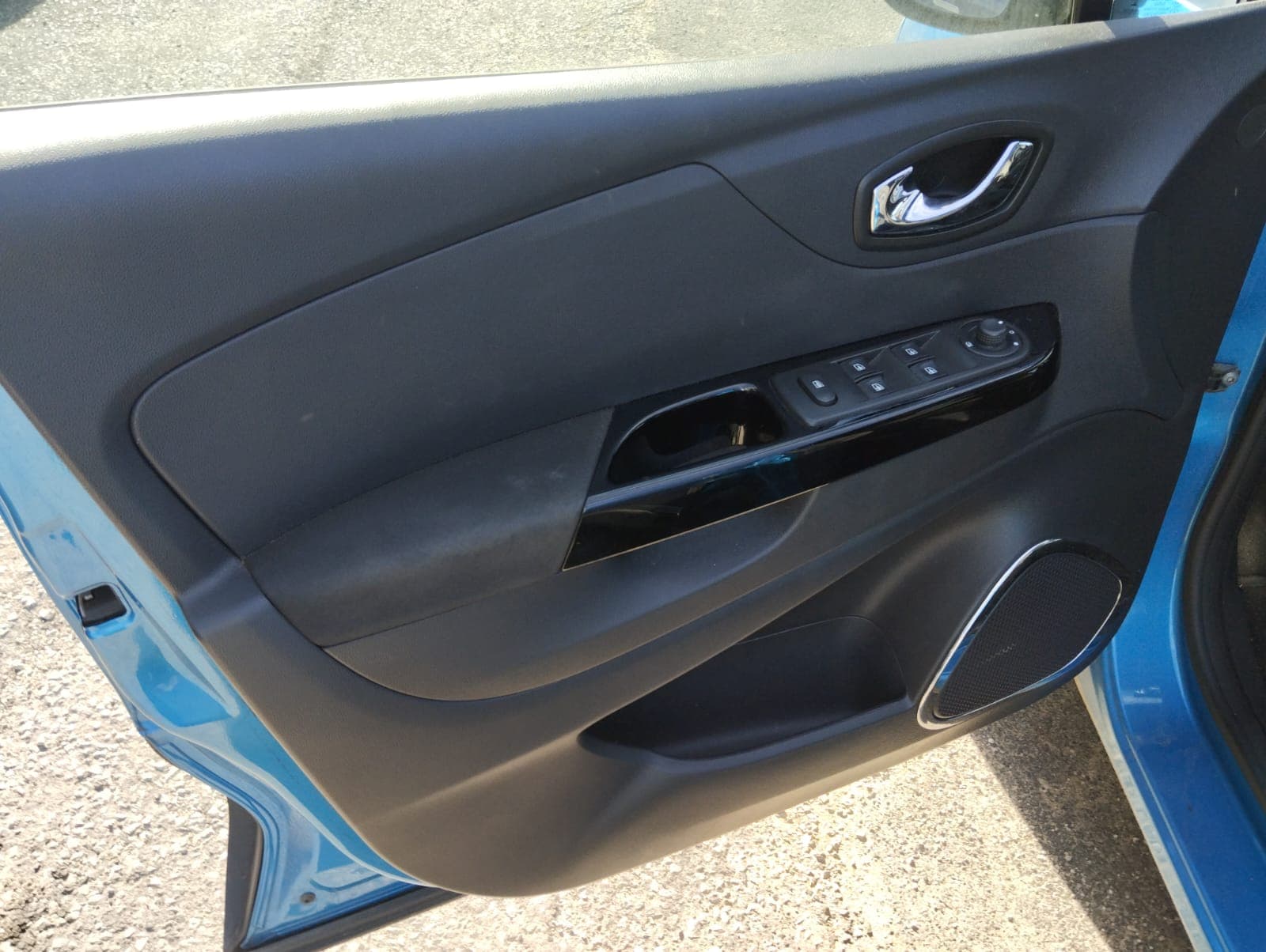 Renault Captur · Ano 2016 — image 18