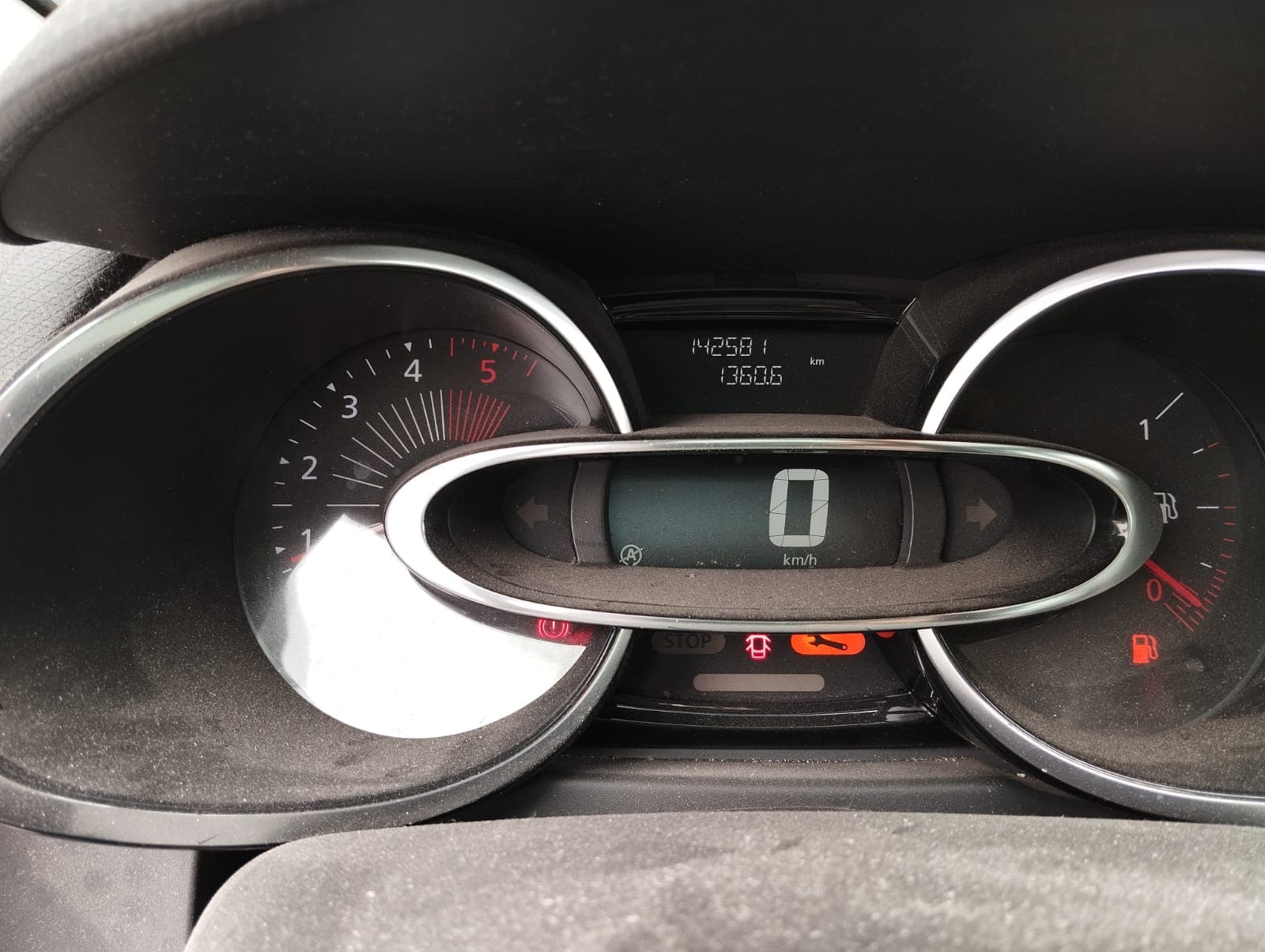 Renault Clio 4 Grantour 1.5 DCI · Ano 2016 — imagem 22
