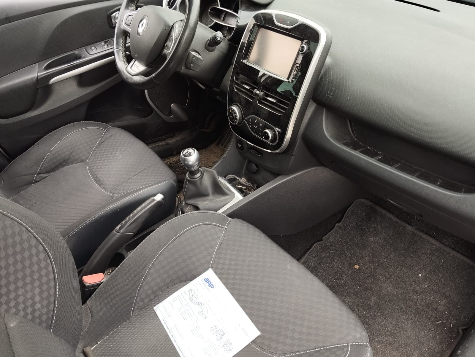 Renault Clio 4 Grantour 1.5 DCI · Ano 2016 — imagem 23