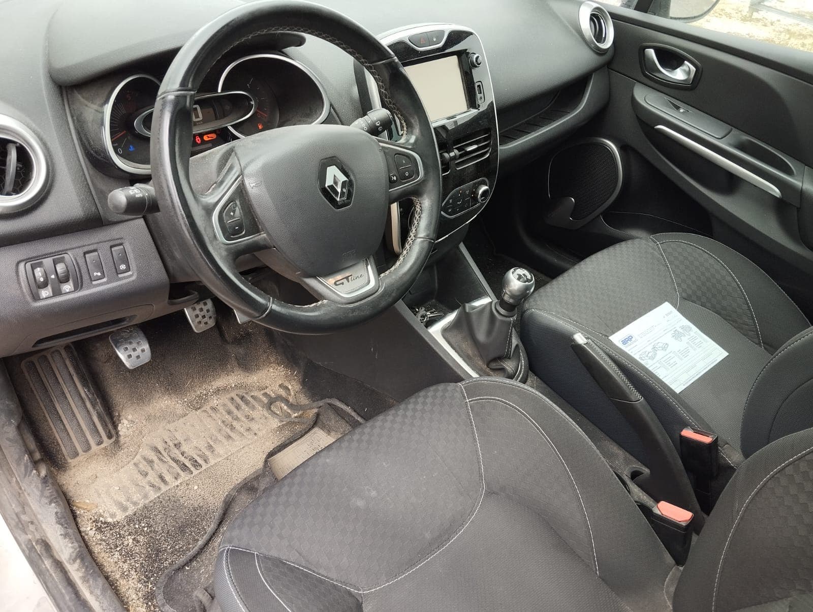 Renault Clio 4 Grantour 1.5 DCI · Ano 2016 — imagem 17