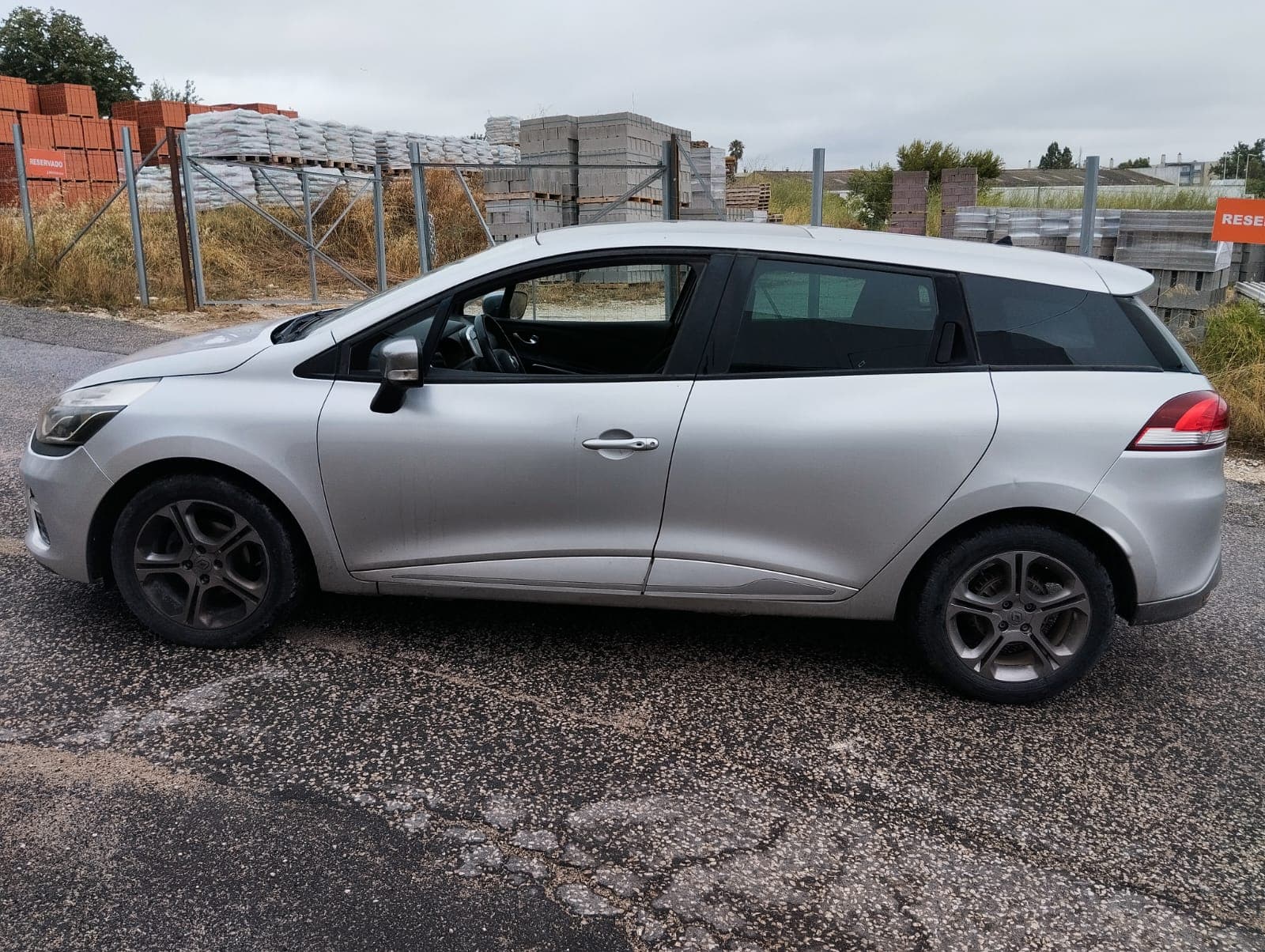 Renault Clio 4 Grantour 1.5 DCI · Ano 2016 — imagem 4