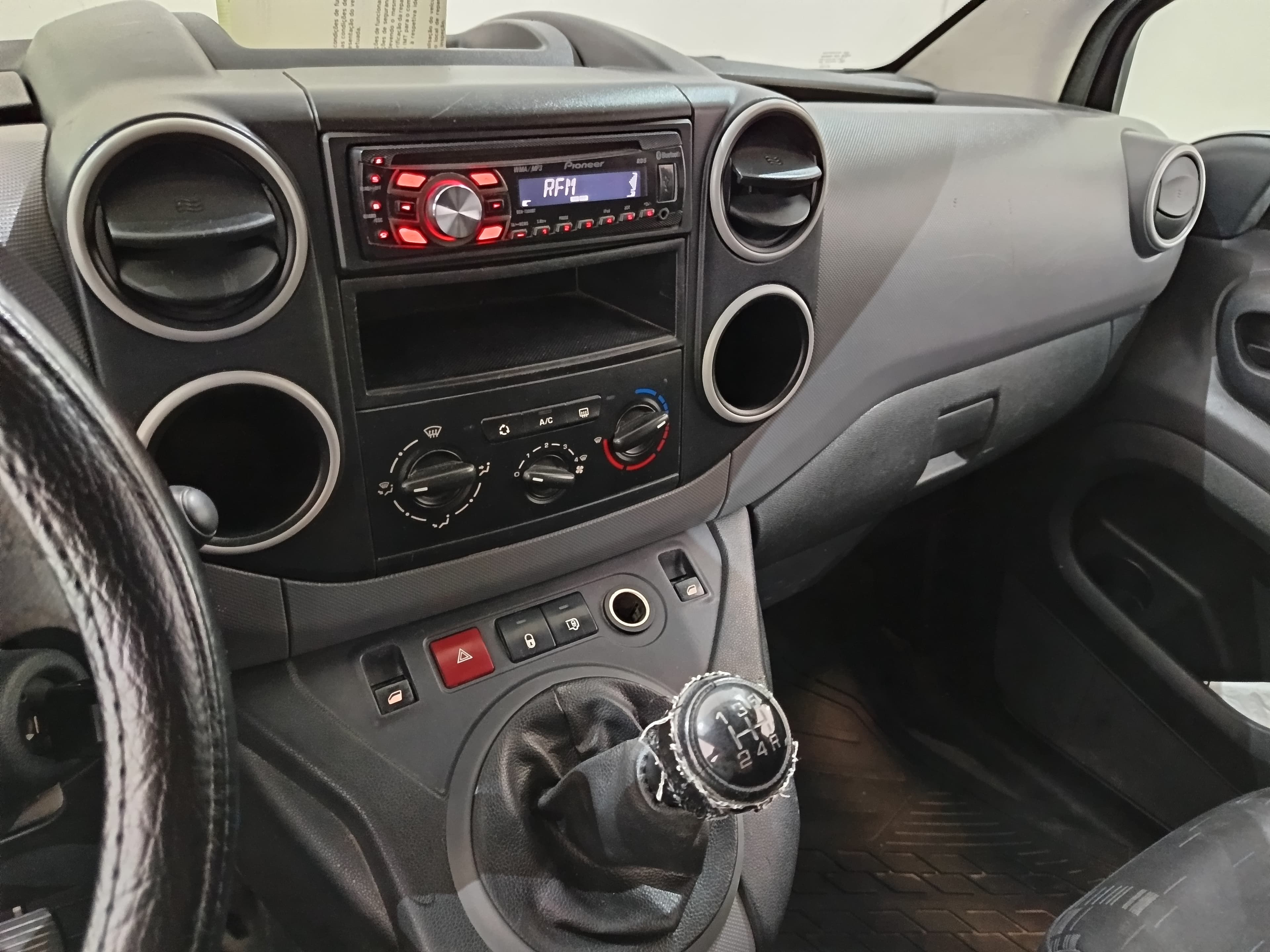 Citroën Berlingo · Ano 2011 — imagem 28