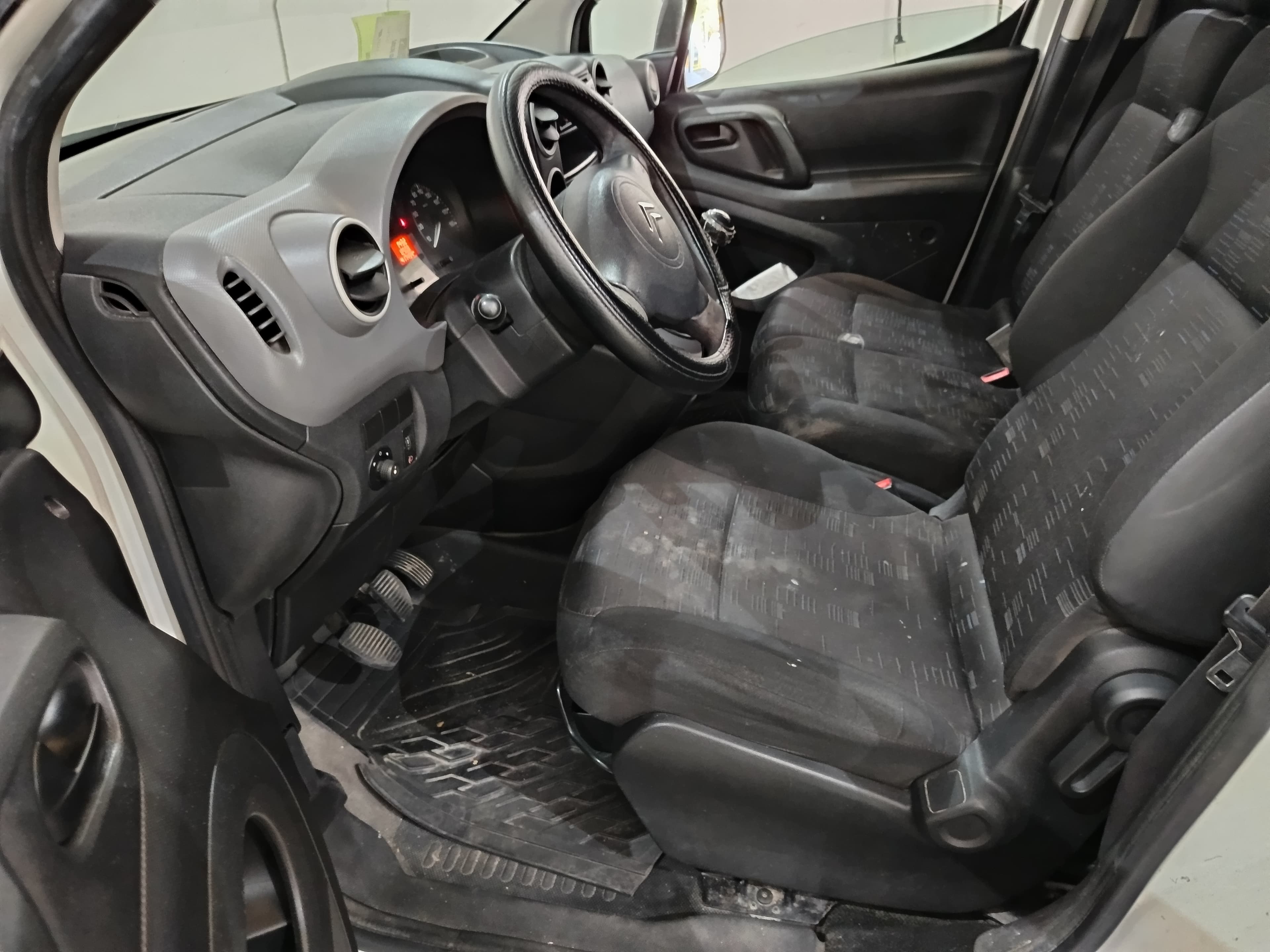 Citroën Berlingo · Ano 2011 — imagem 25