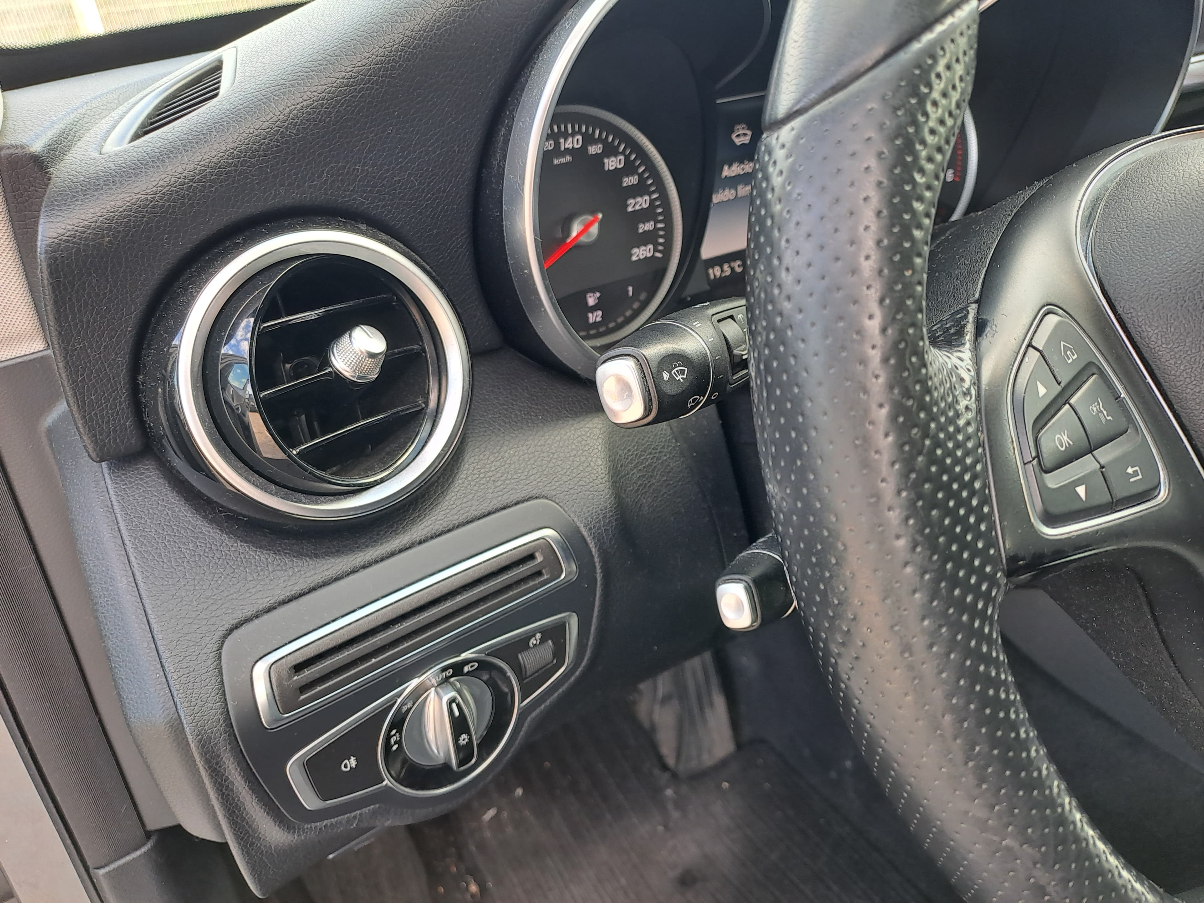 Mercedes-Benz C200 D · Ano 2014 — image 17
