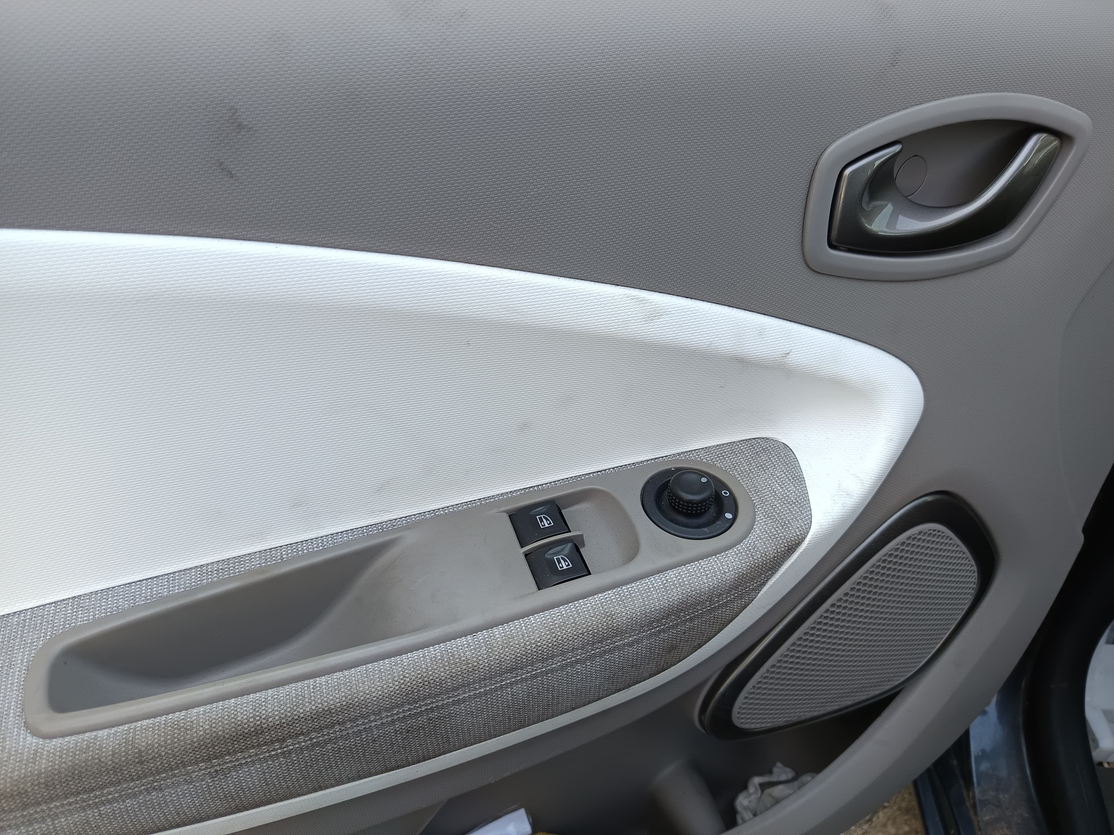 Renault Zoe · Ano 2019 — imagem 35