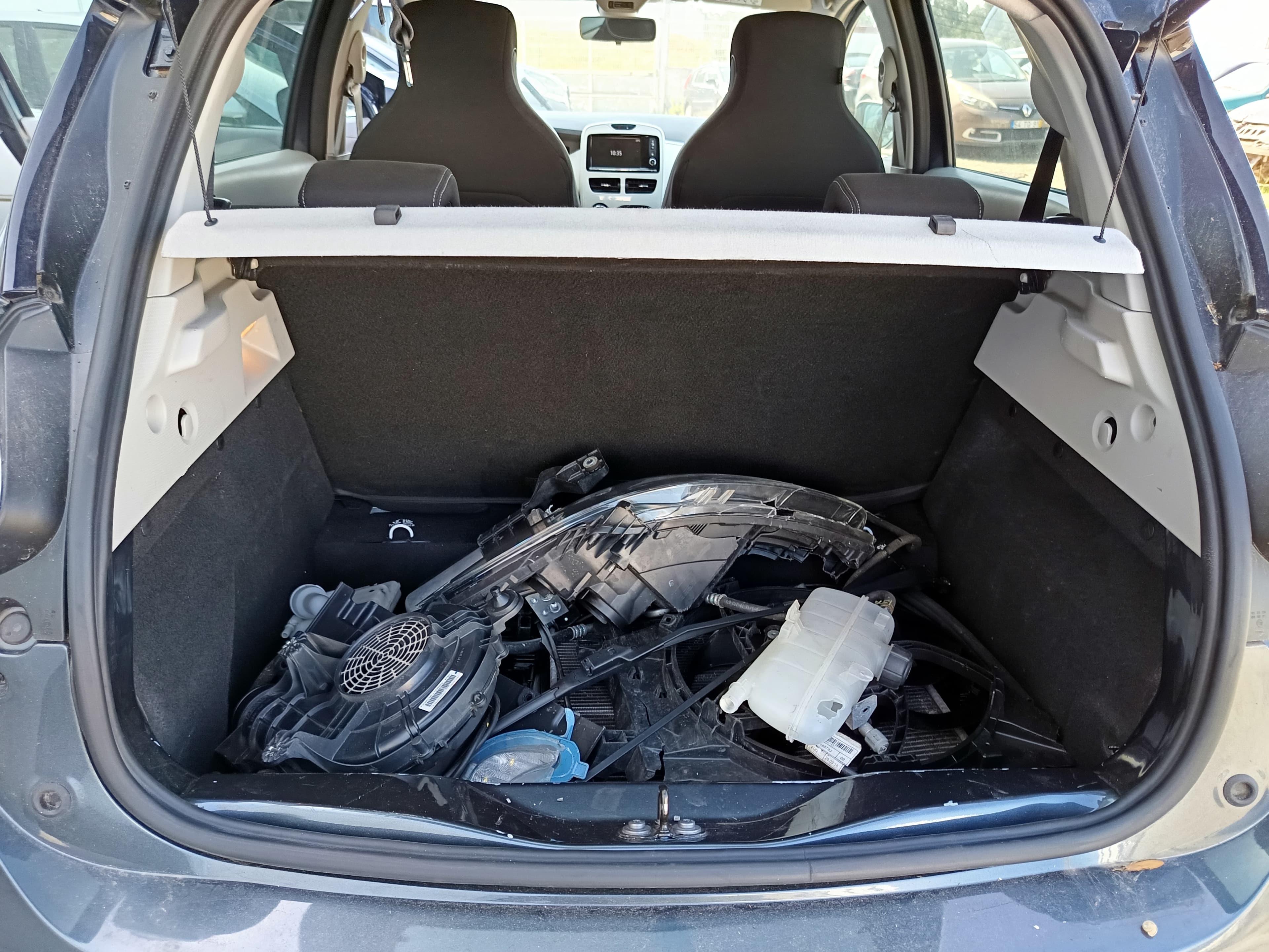 Renault Zoe · Ano 2019 — imagem 18