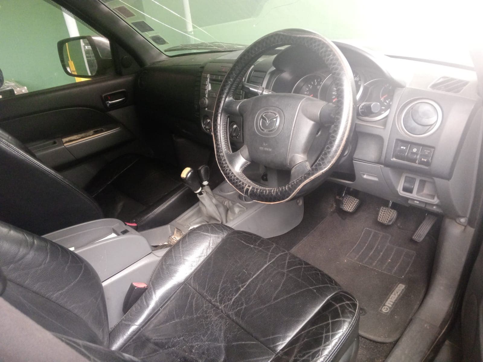 Mazda BT50 · Ano 2010 — imagem 9