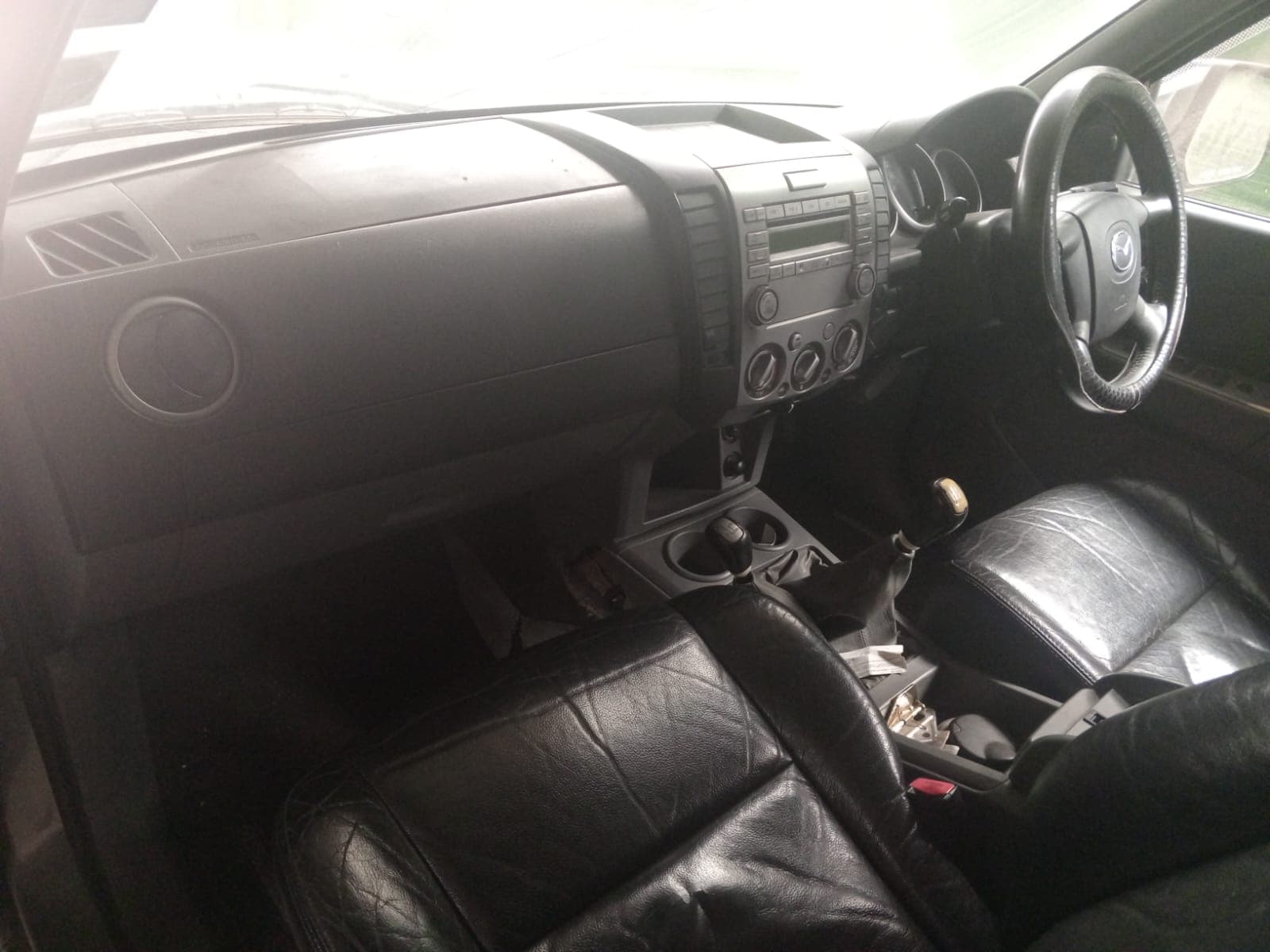 Mazda BT50 · Ano 2010 — imagem 8