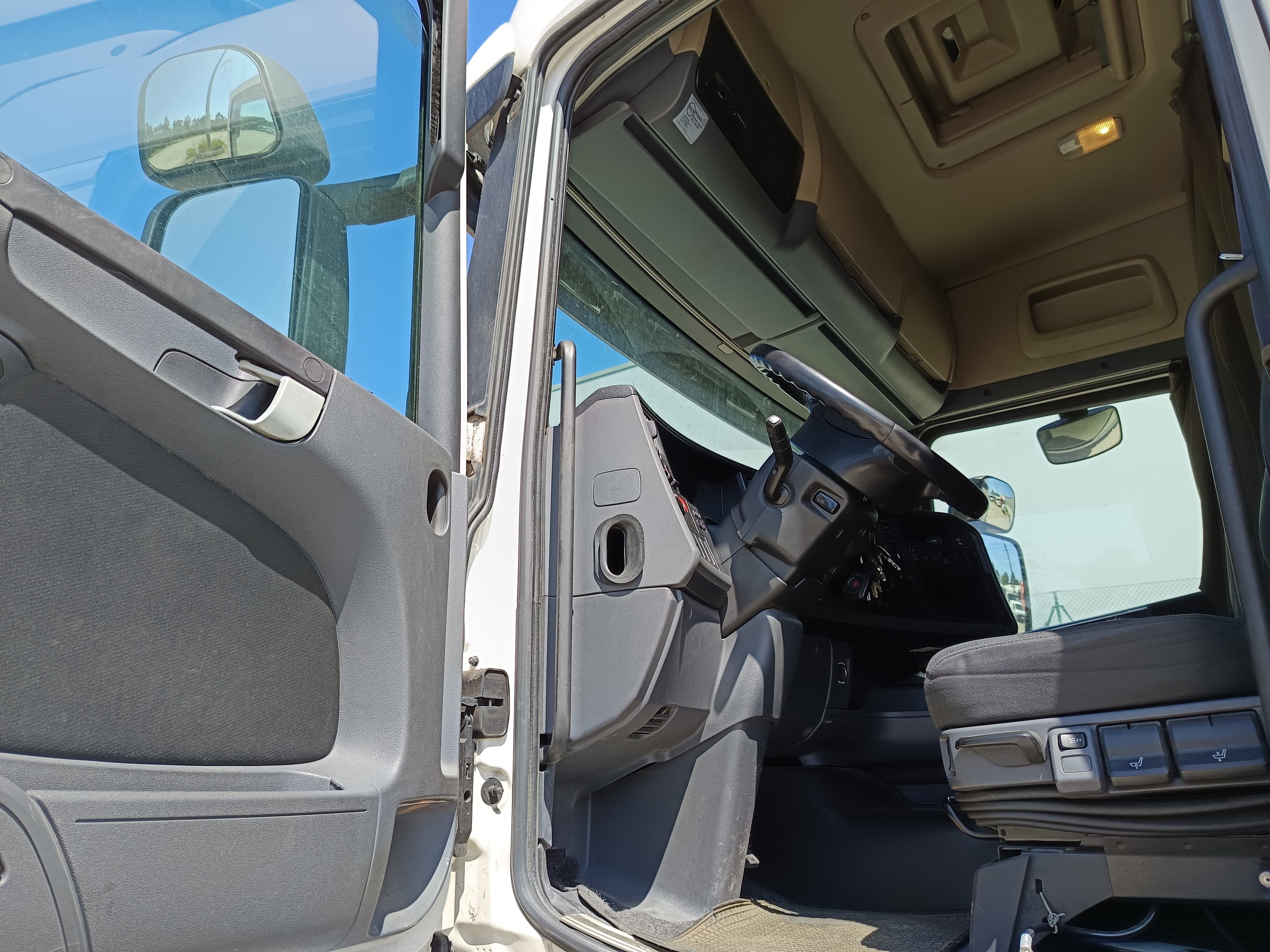 Scania R410 · Ano 2015 — image 18
