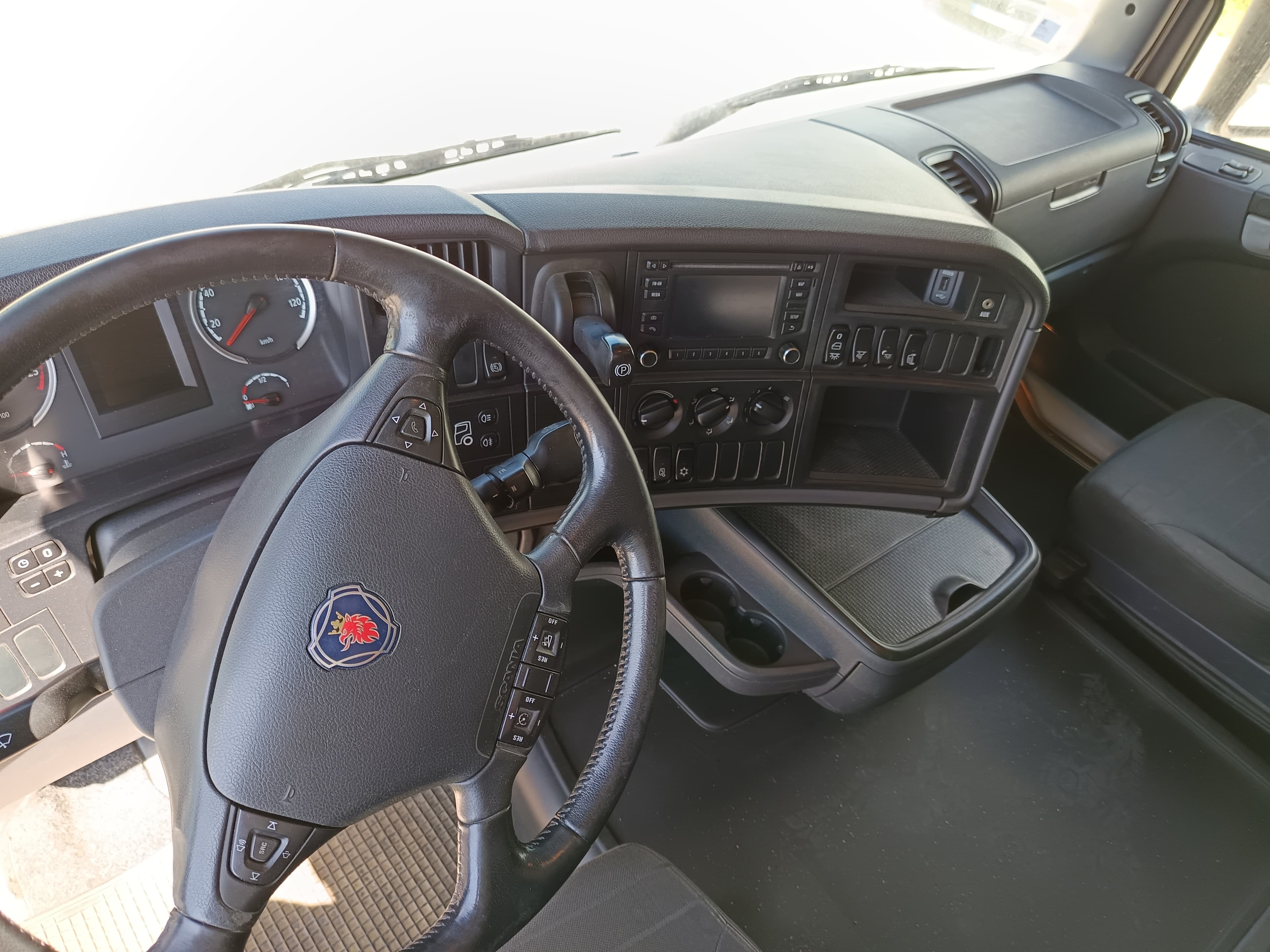 Scania R410 · Ano 2015 — image 15