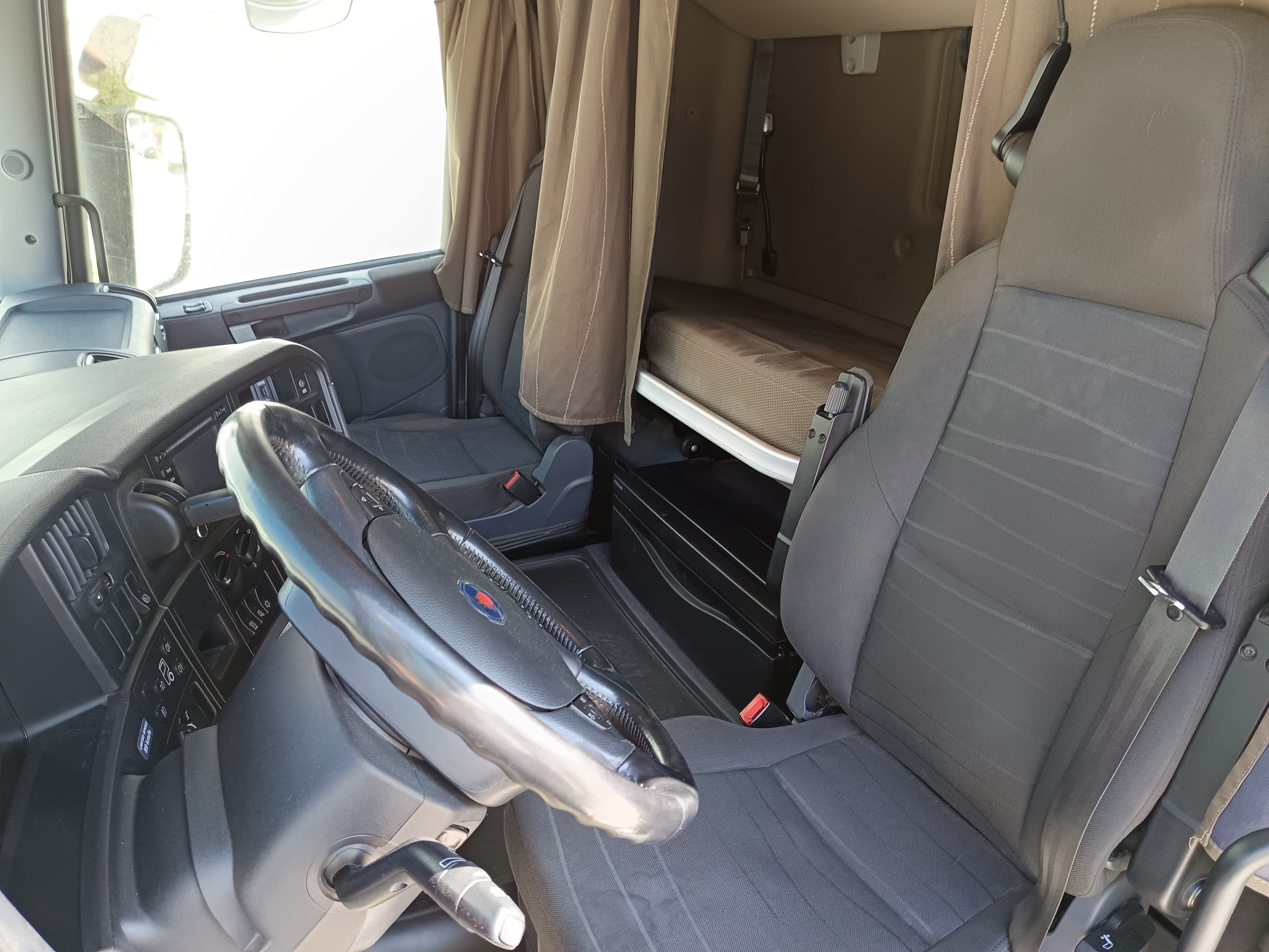 Scania R410 · Ano 2015 — image 20