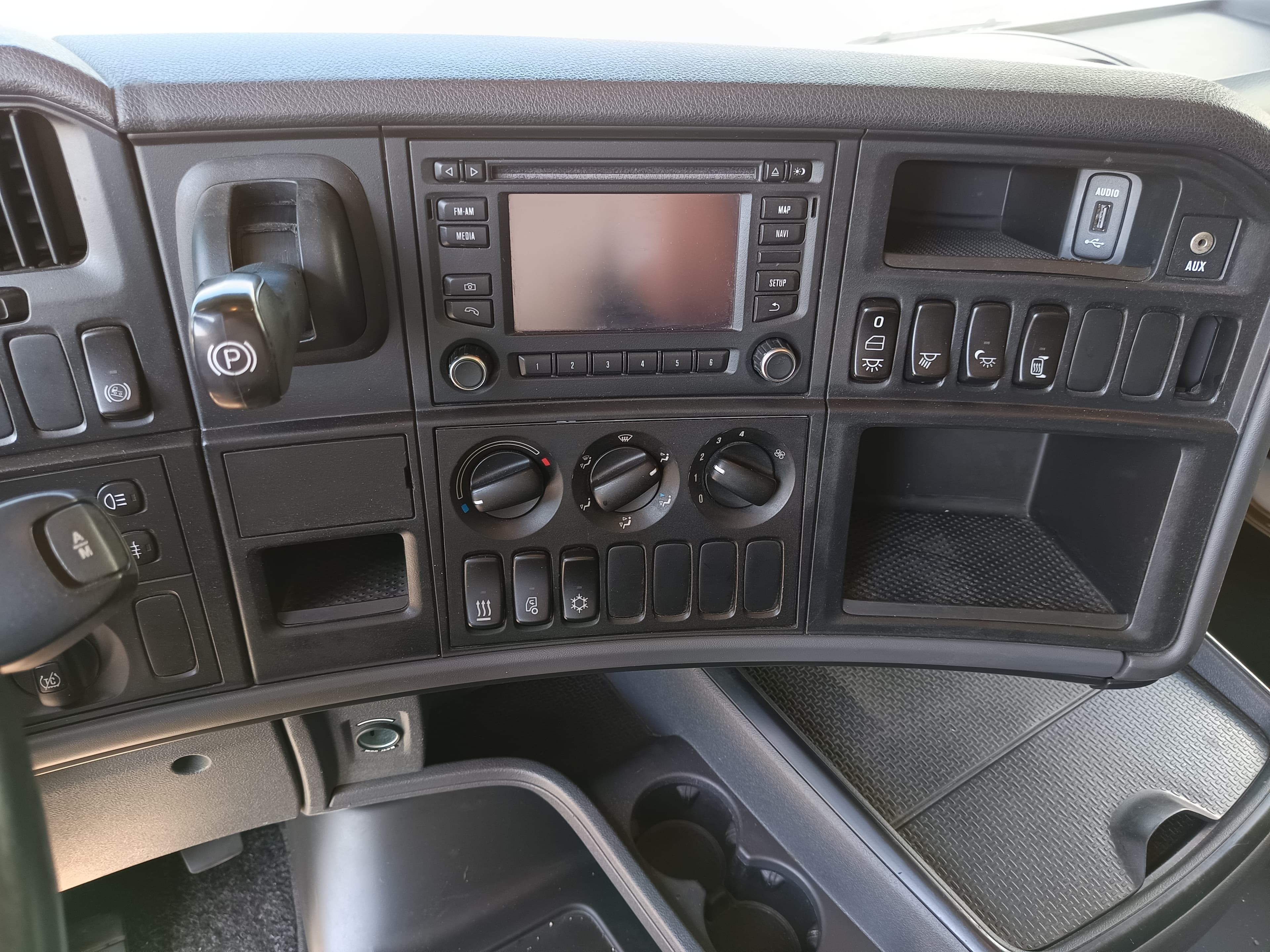 Scania R410 · Ano 2015 — image 17
