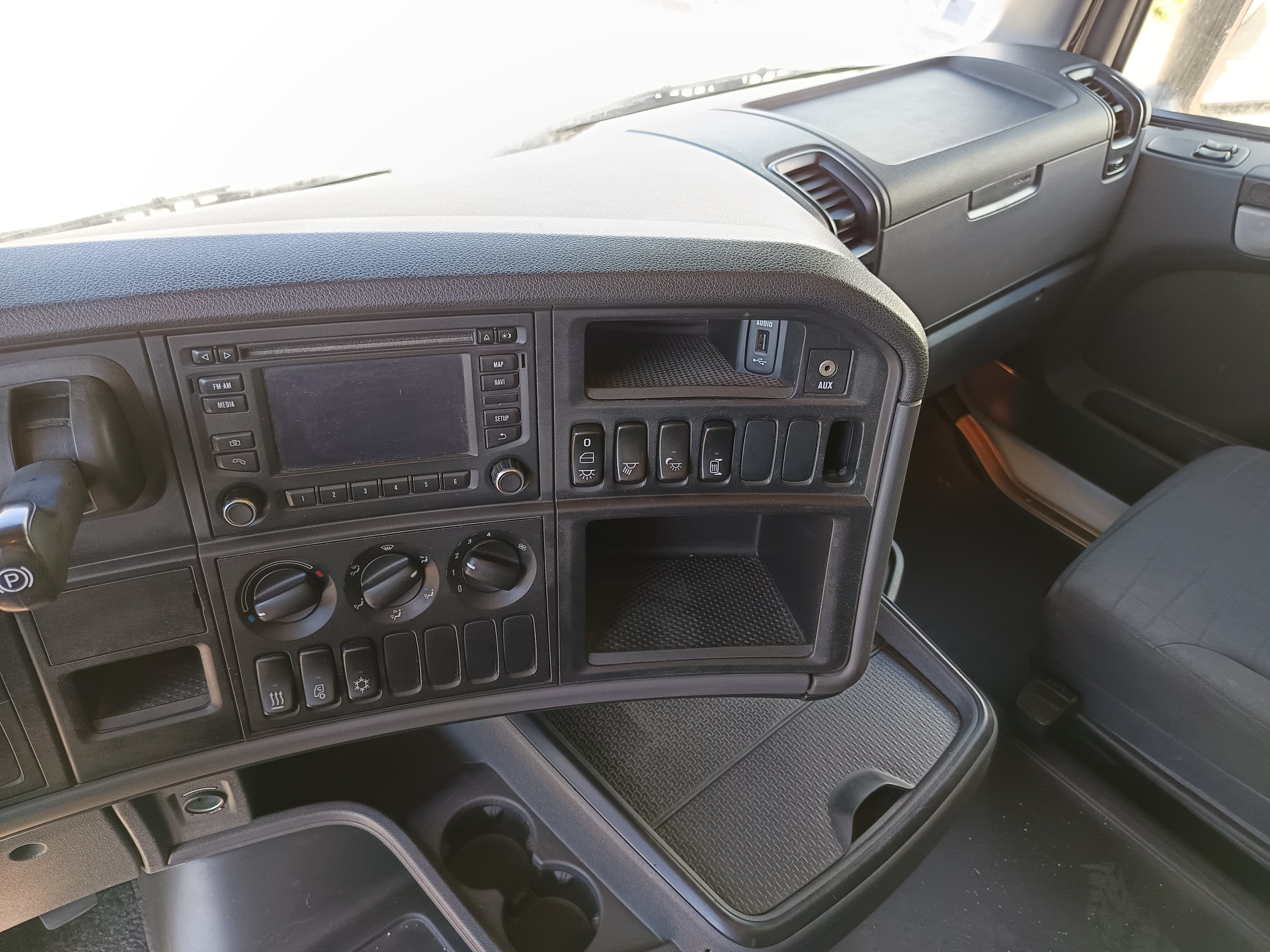 Scania R410 · Ano 2015 — image 16