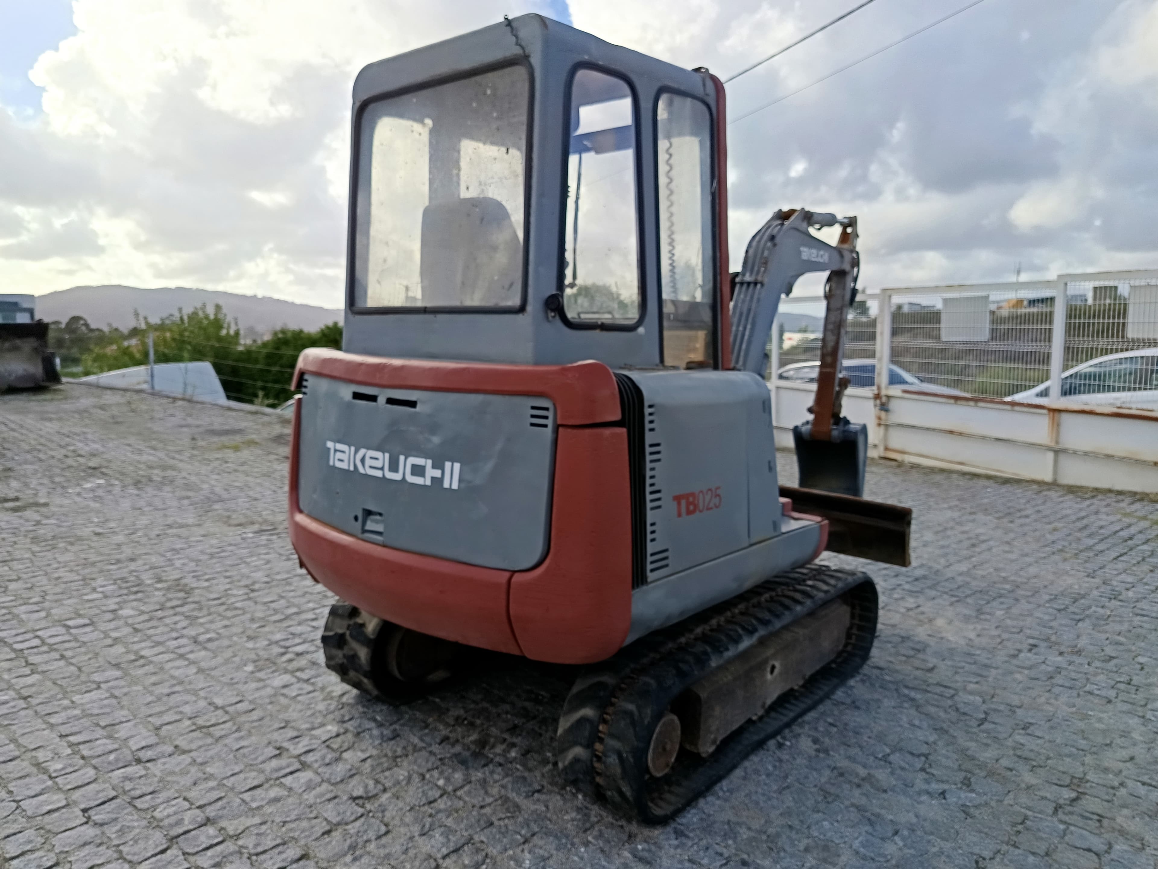 Mini Escavadora Takeuchi — image 4