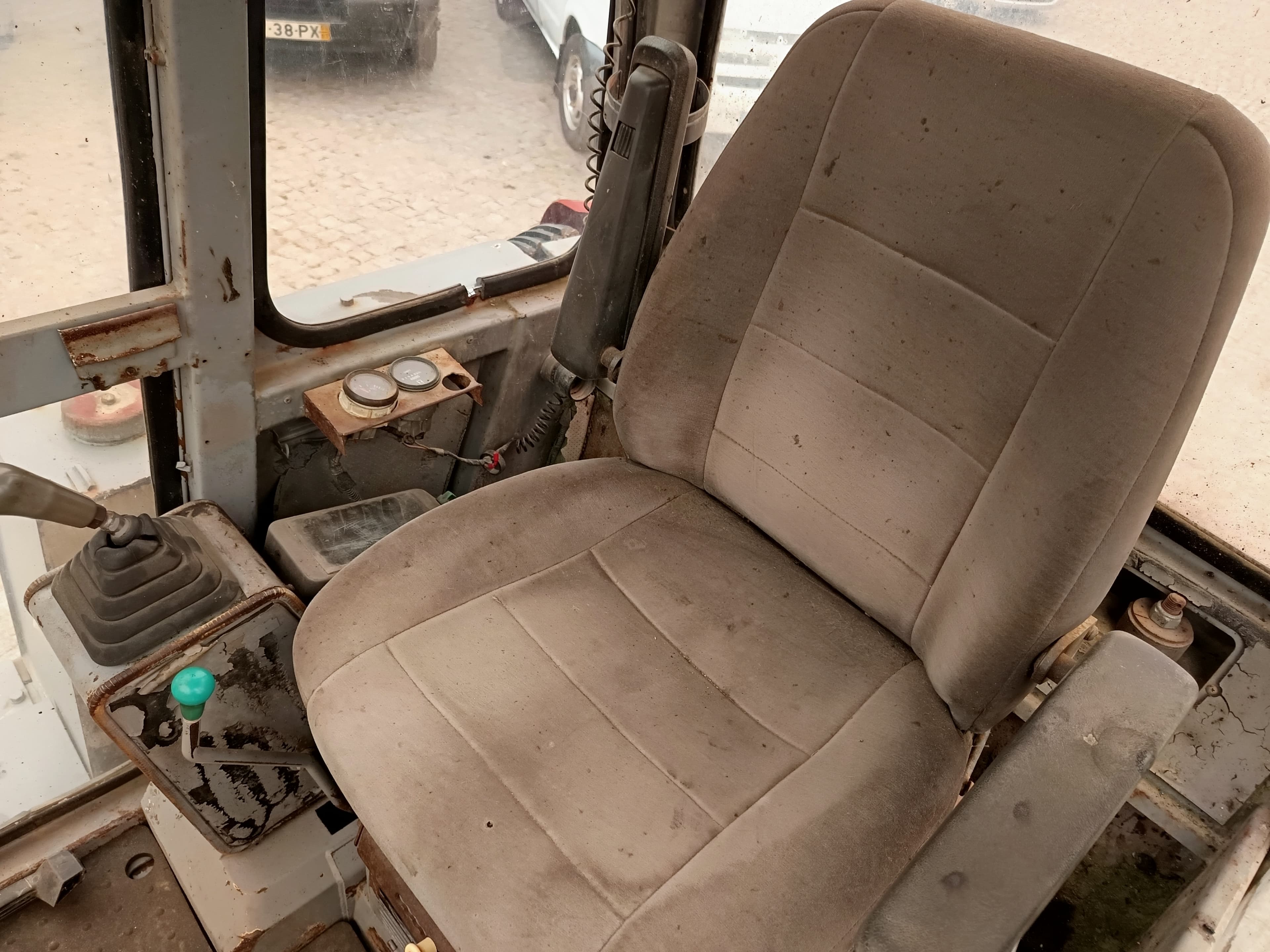 Mini Escavadora Takeuchi — image 11