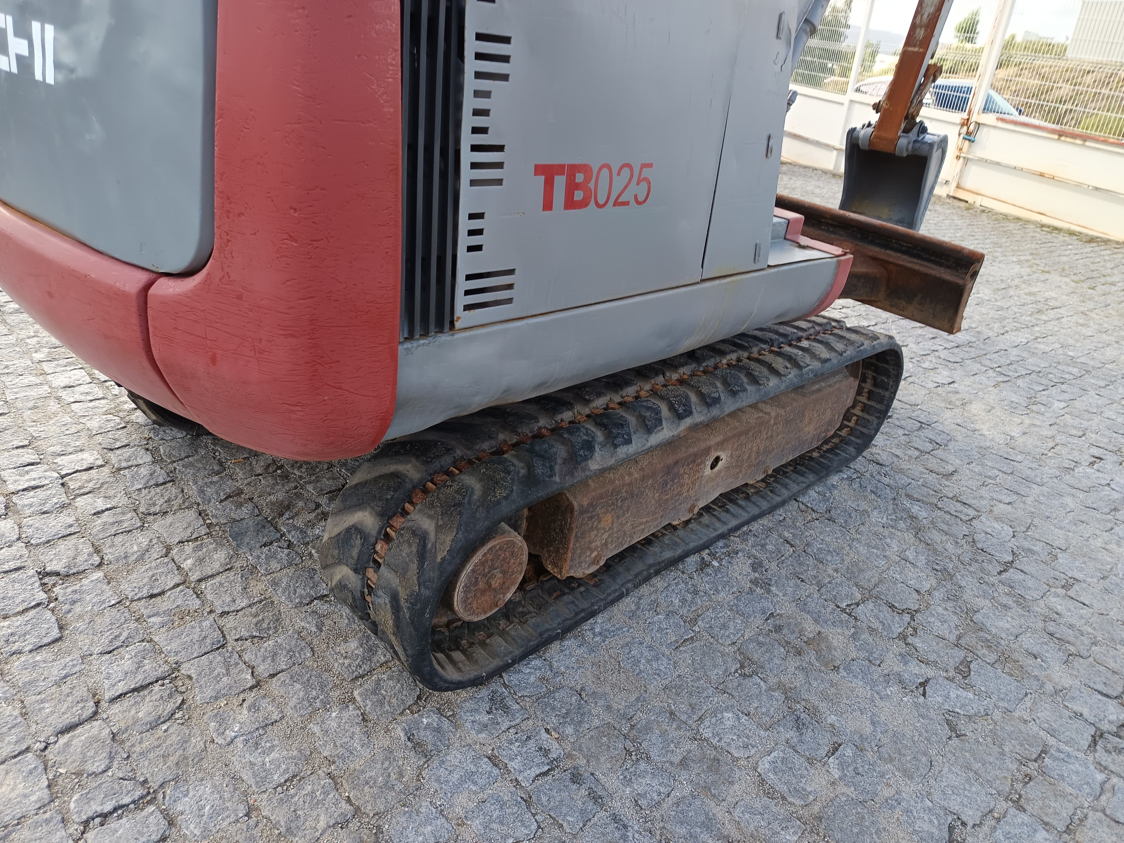 Mini Escavadora Takeuchi — image 8