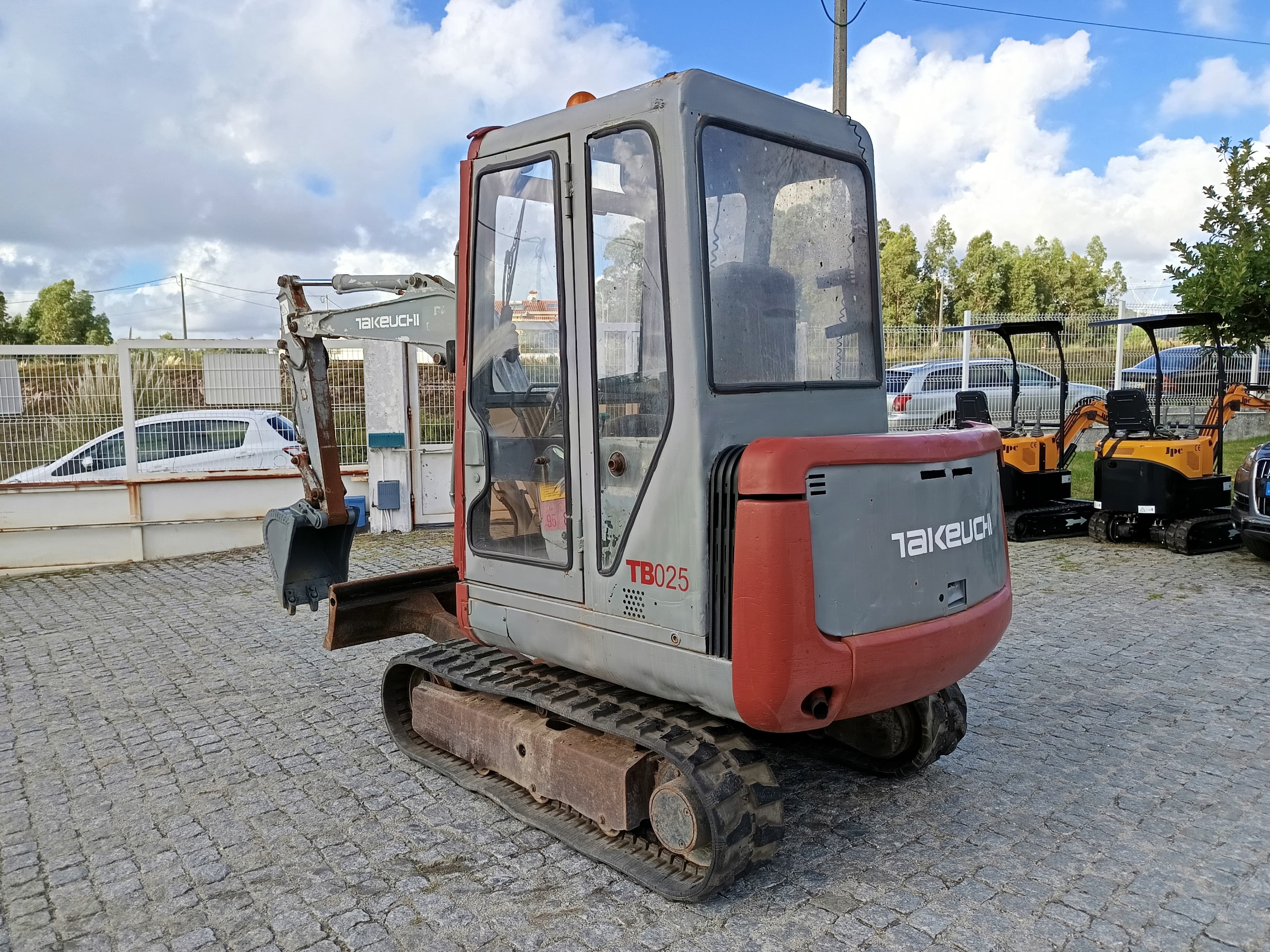 Mini Escavadora Takeuchi — image 3