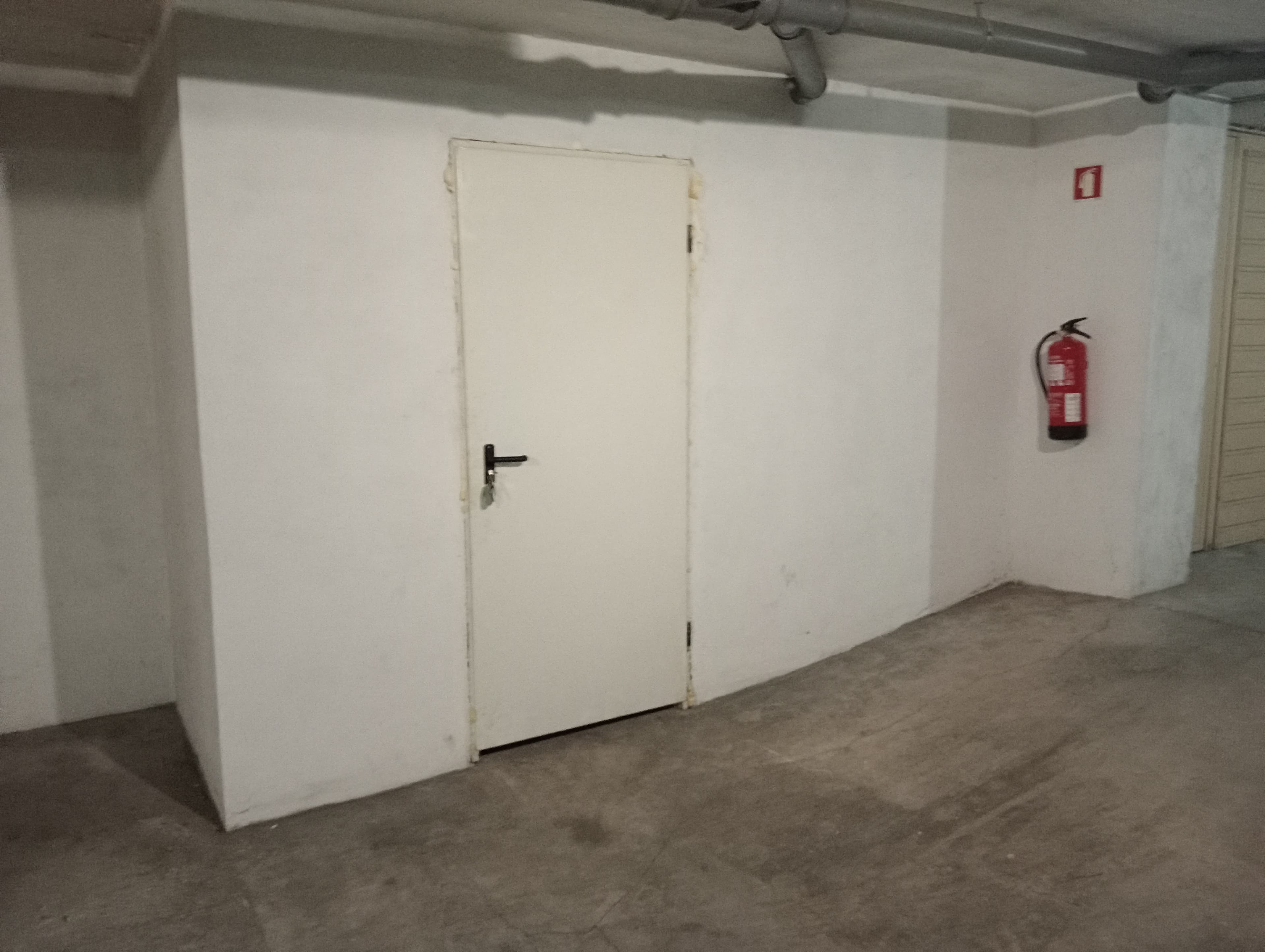 Garagem (transformada em arrecadação) · Guimarães — imagem 5