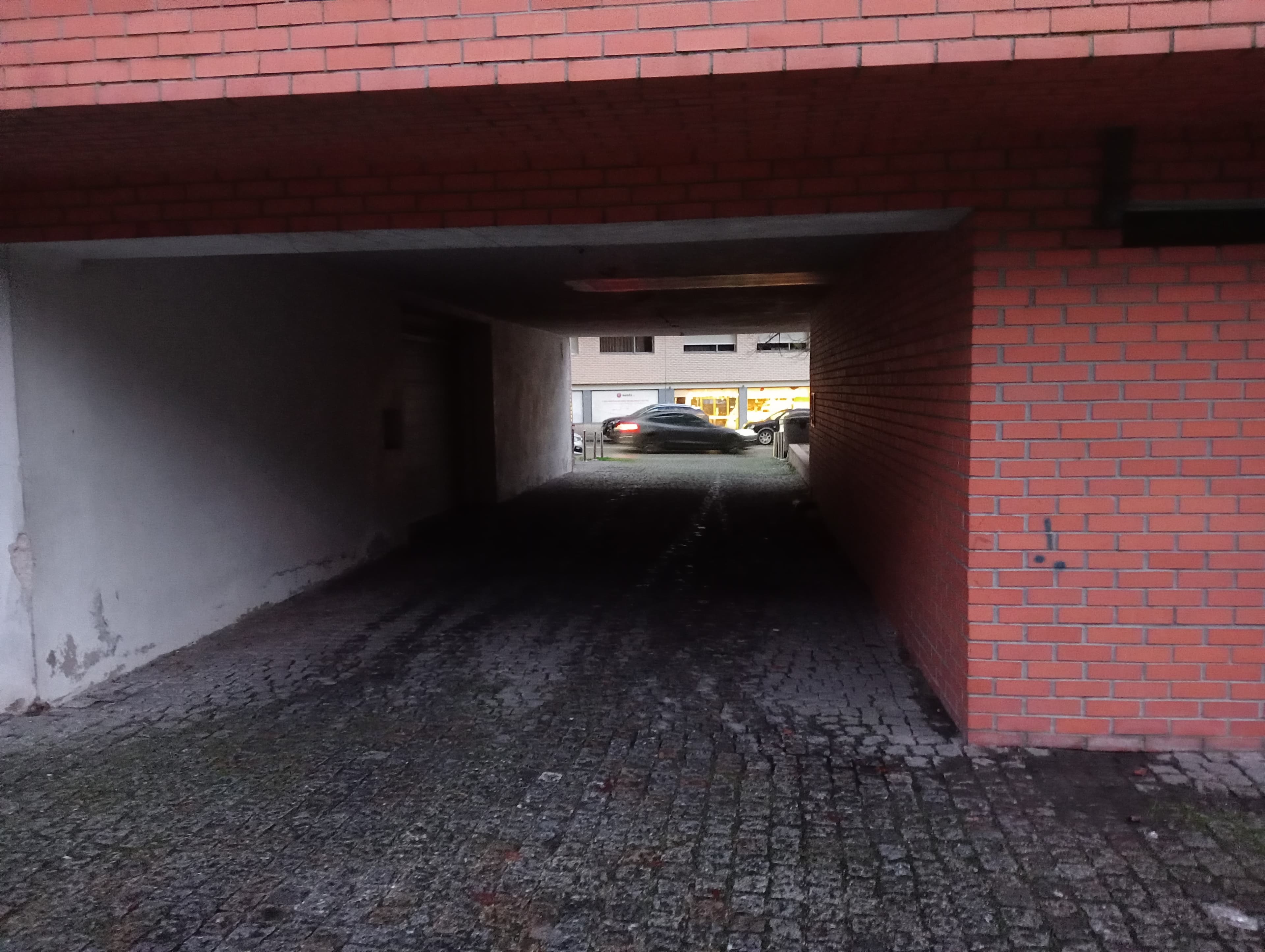 Garagem (transformada em arrecadação) · Guimarães — imagem 2