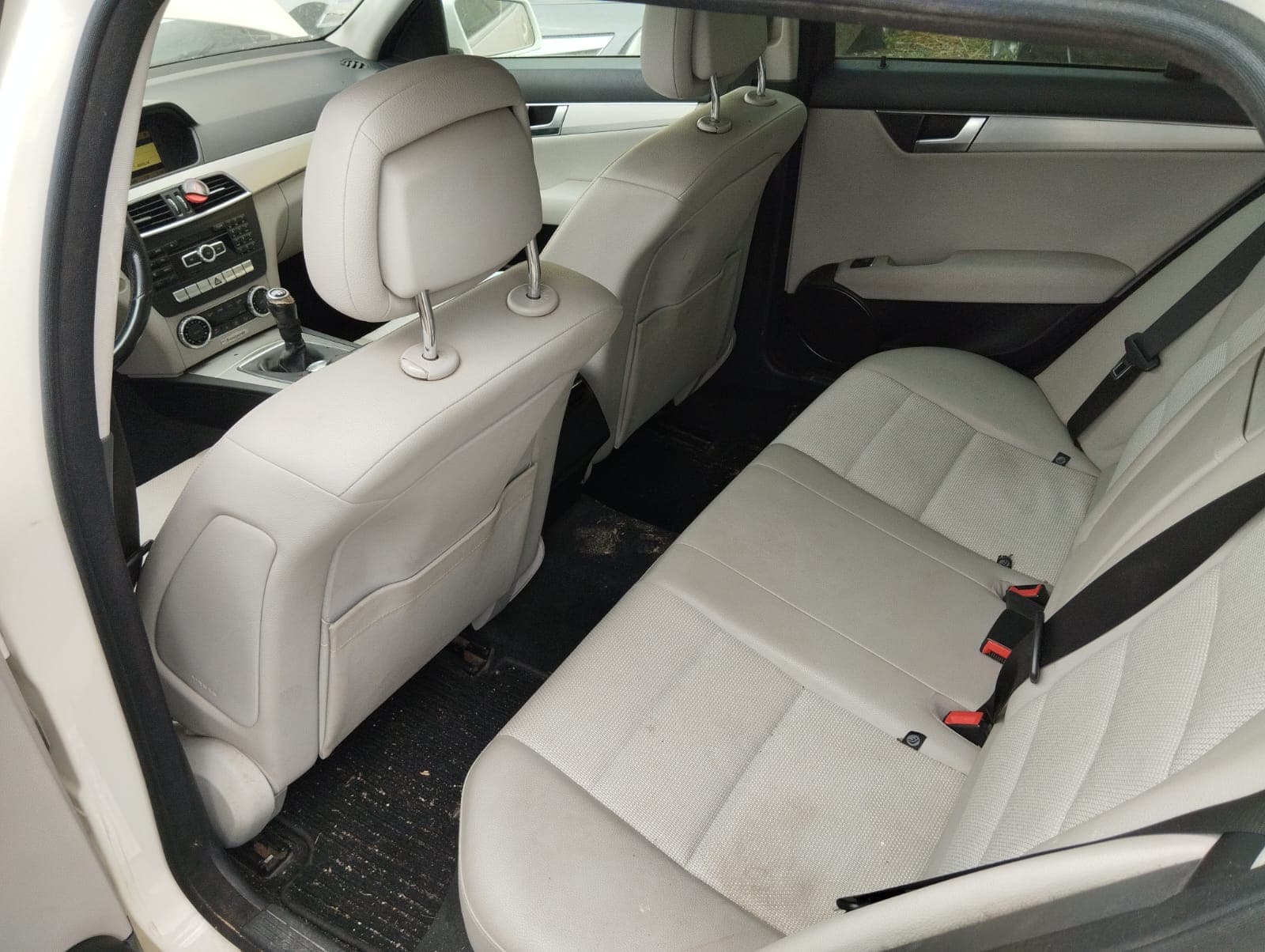 Mercedes-Benz C 220 CDI  · Ano 2011 — imagem 9
