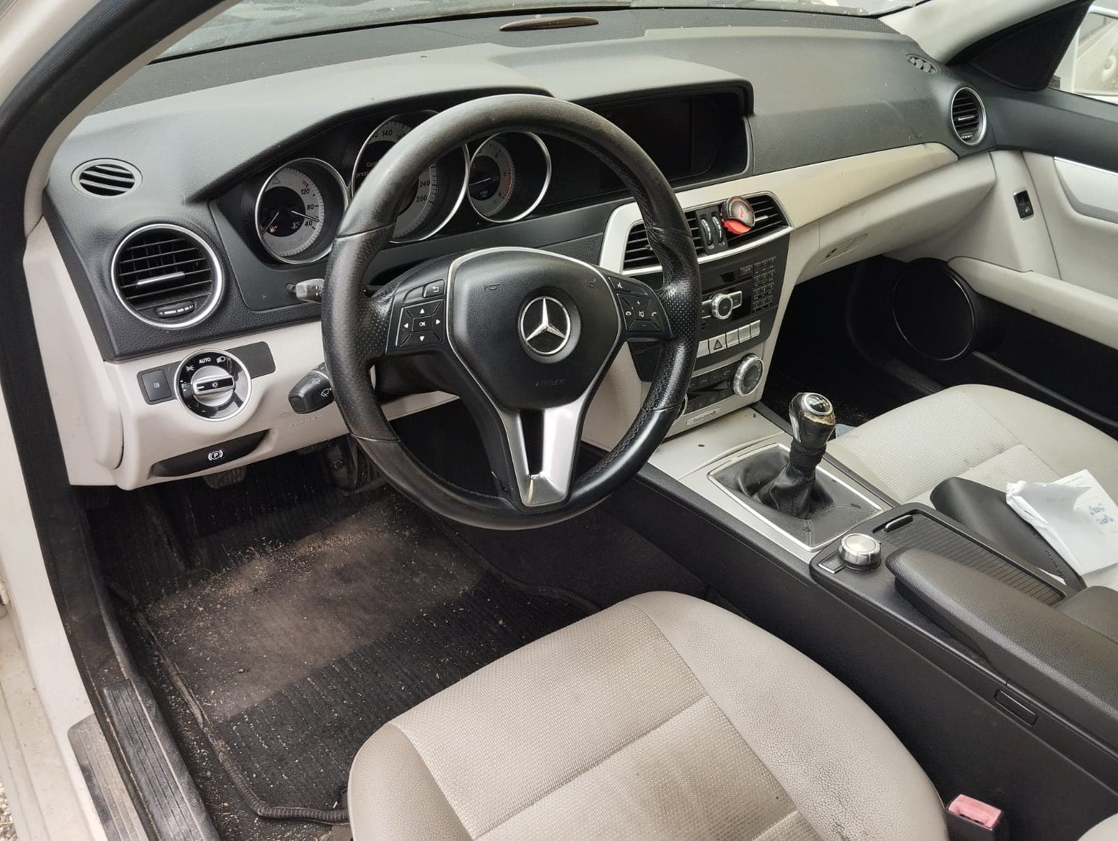 Mercedes-Benz C 220 CDI  · Ano 2011 — imagem 20