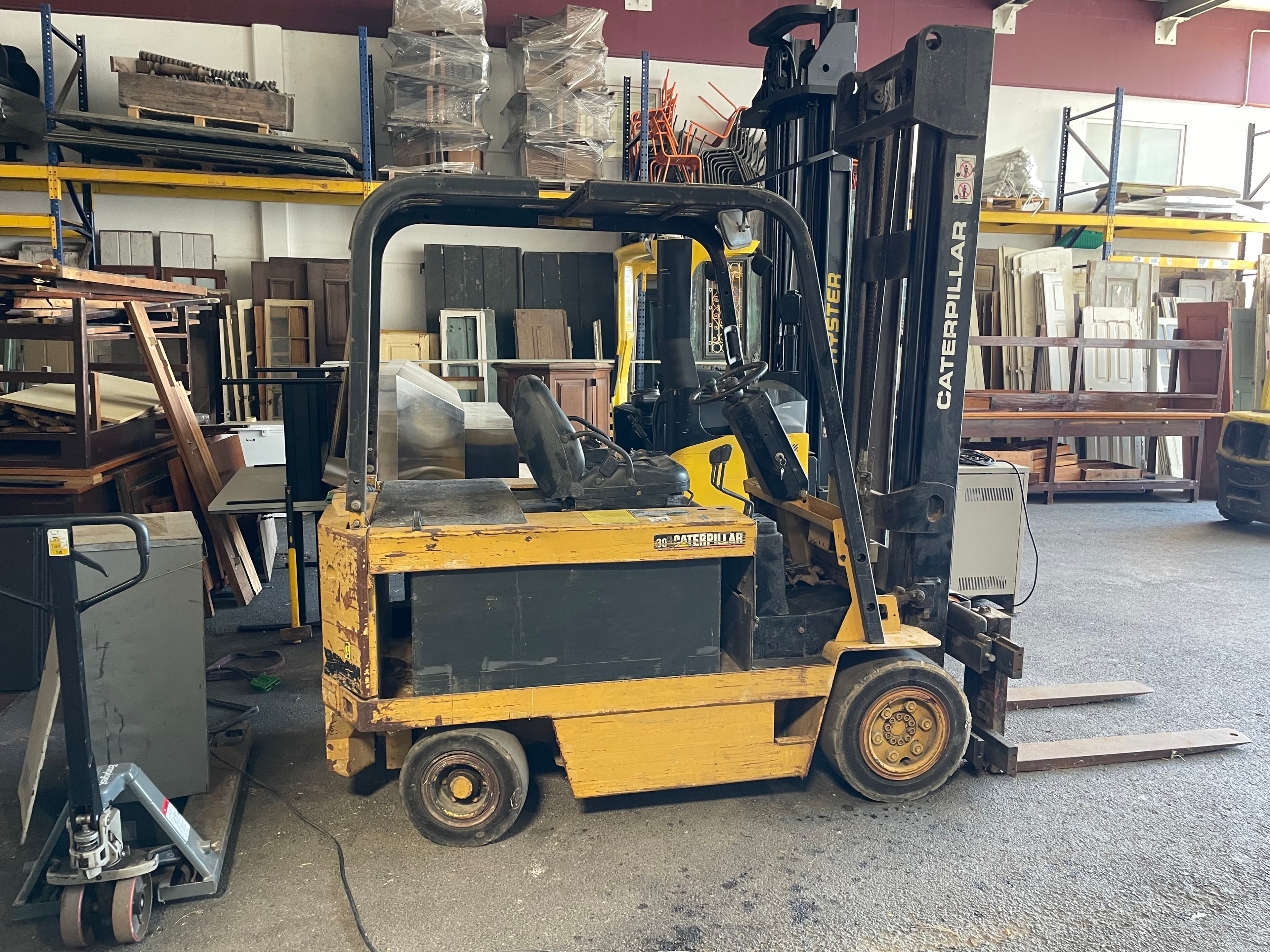 Carretilla elevadora Caterpillar — imagen 4