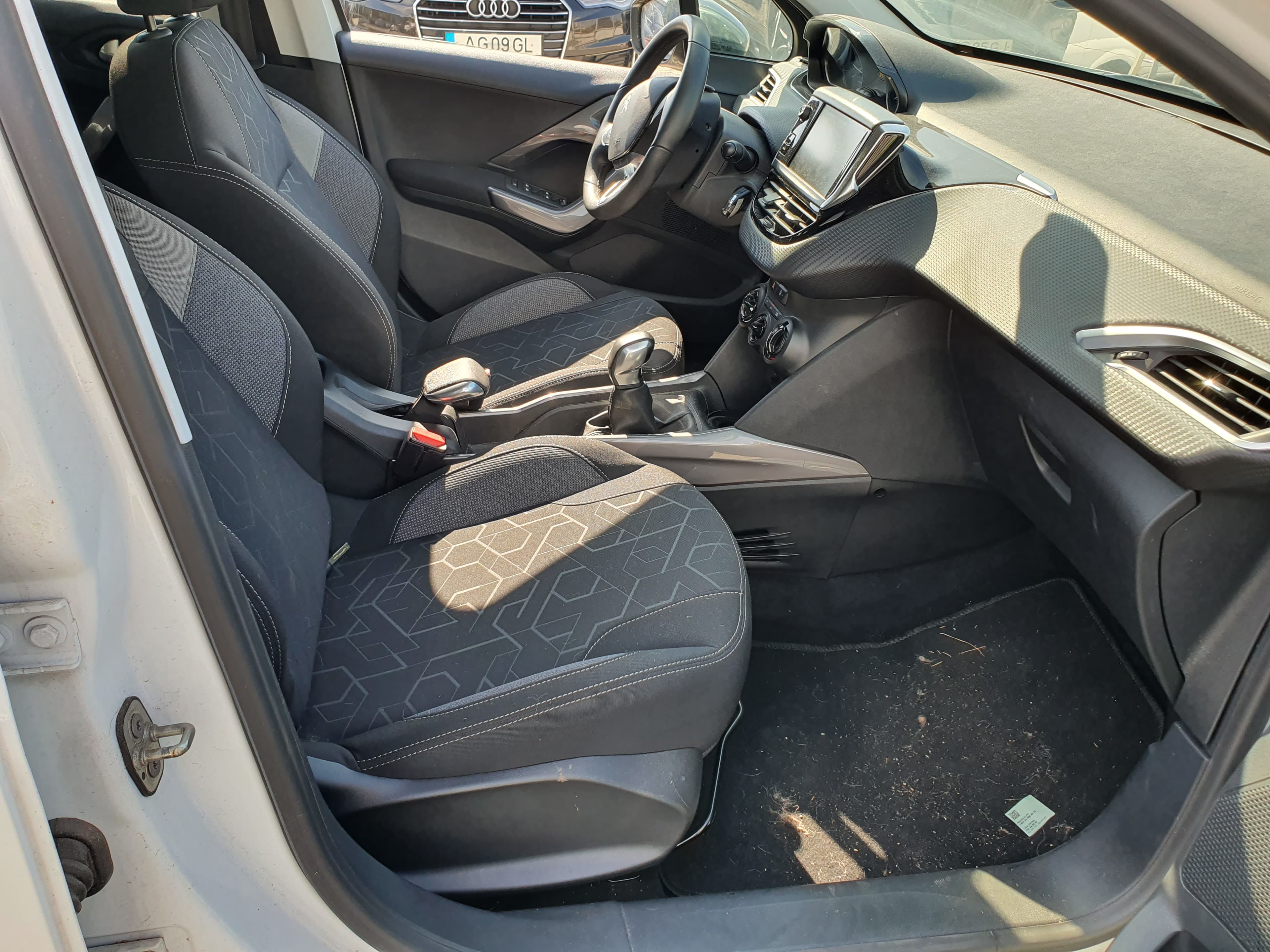 Peugeot 2008  · Ano 2017 — imagem 21