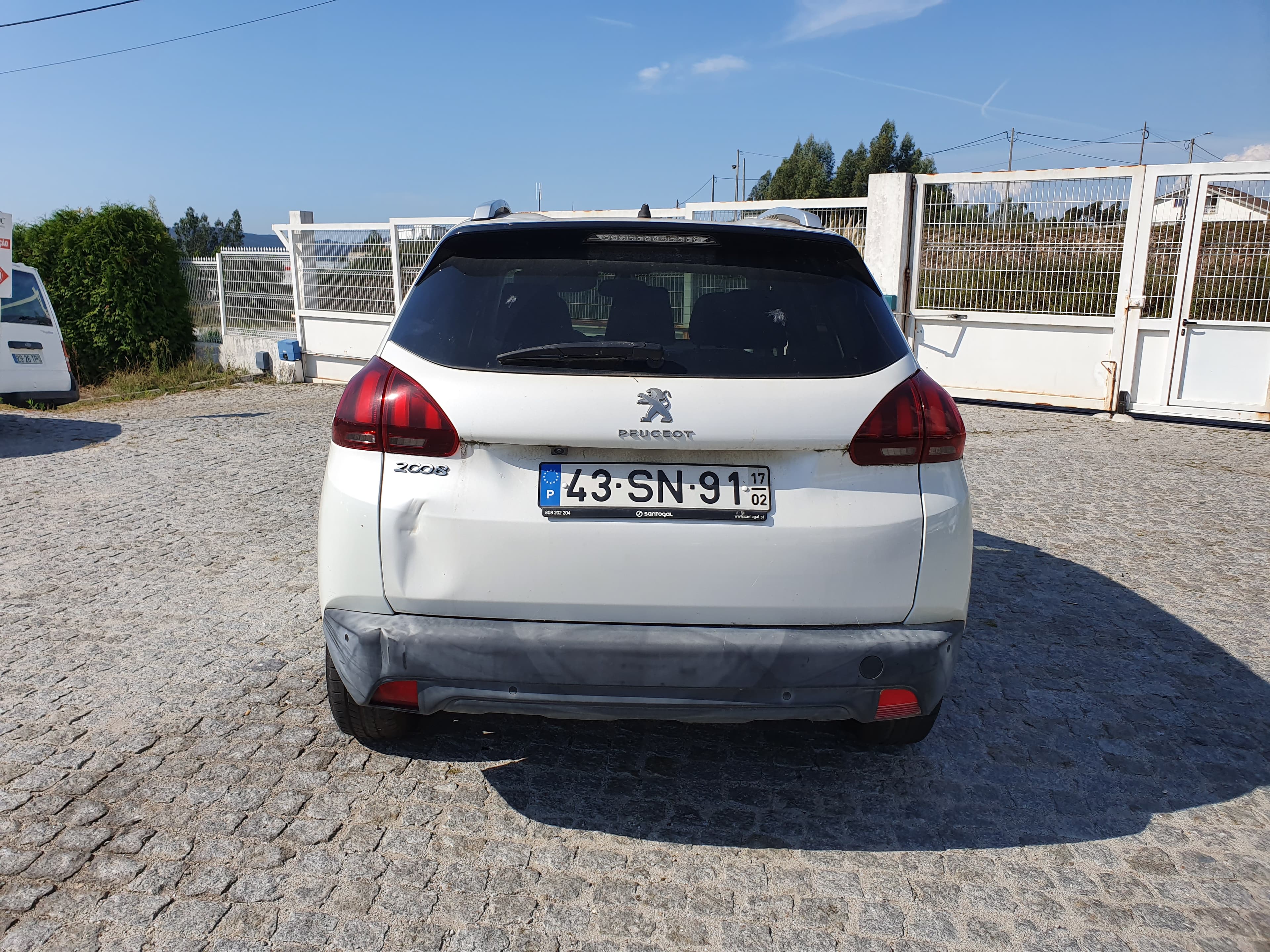 Peugeot 2008  · Ano 2017 — imagem 5