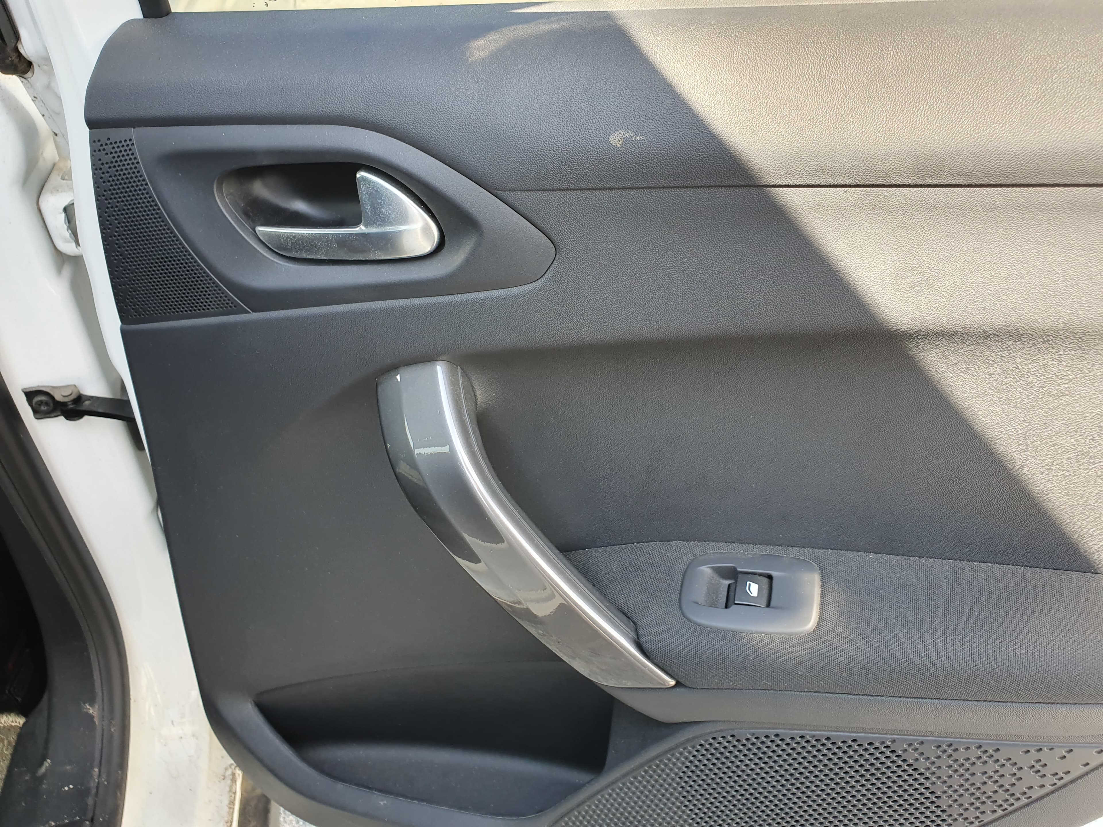 Peugeot 2008  · Ano 2017 — imagem 17