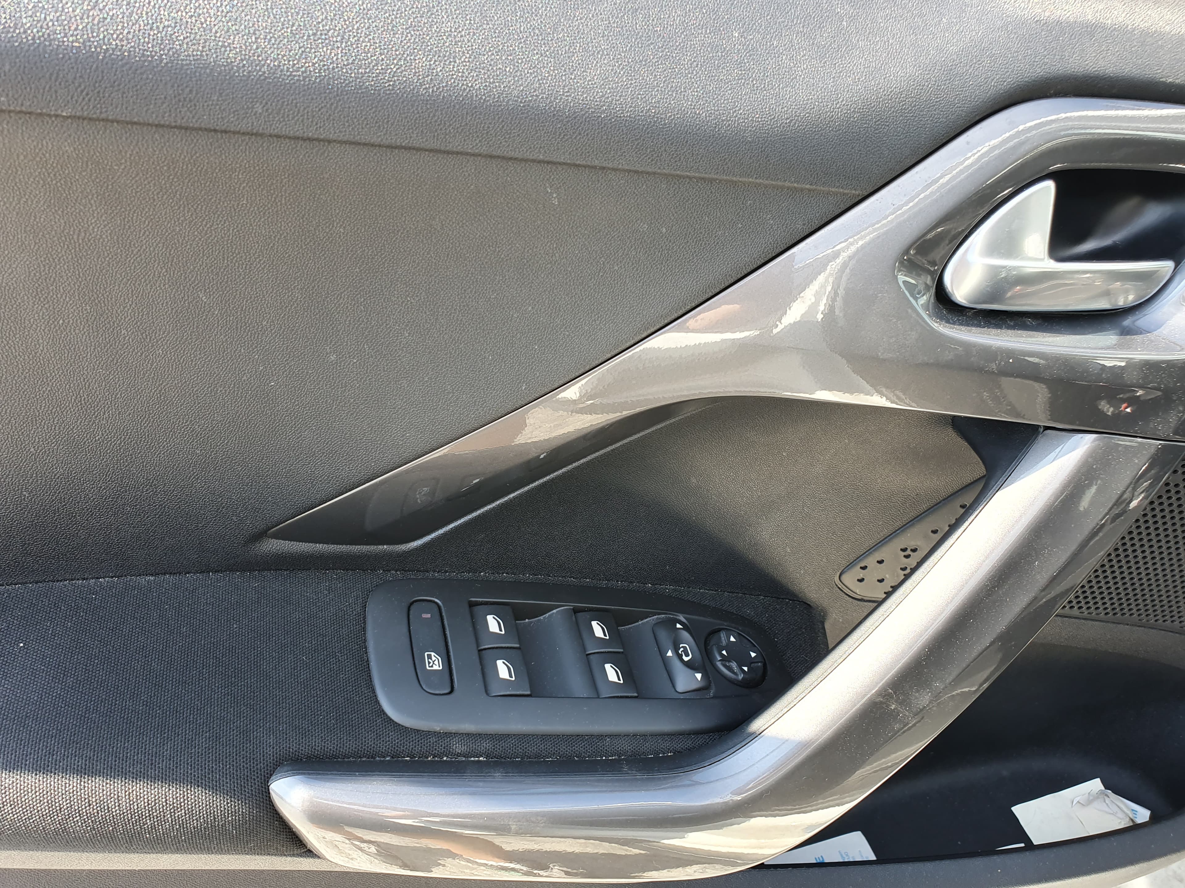 Peugeot 2008  · Ano 2017 — imagem 27