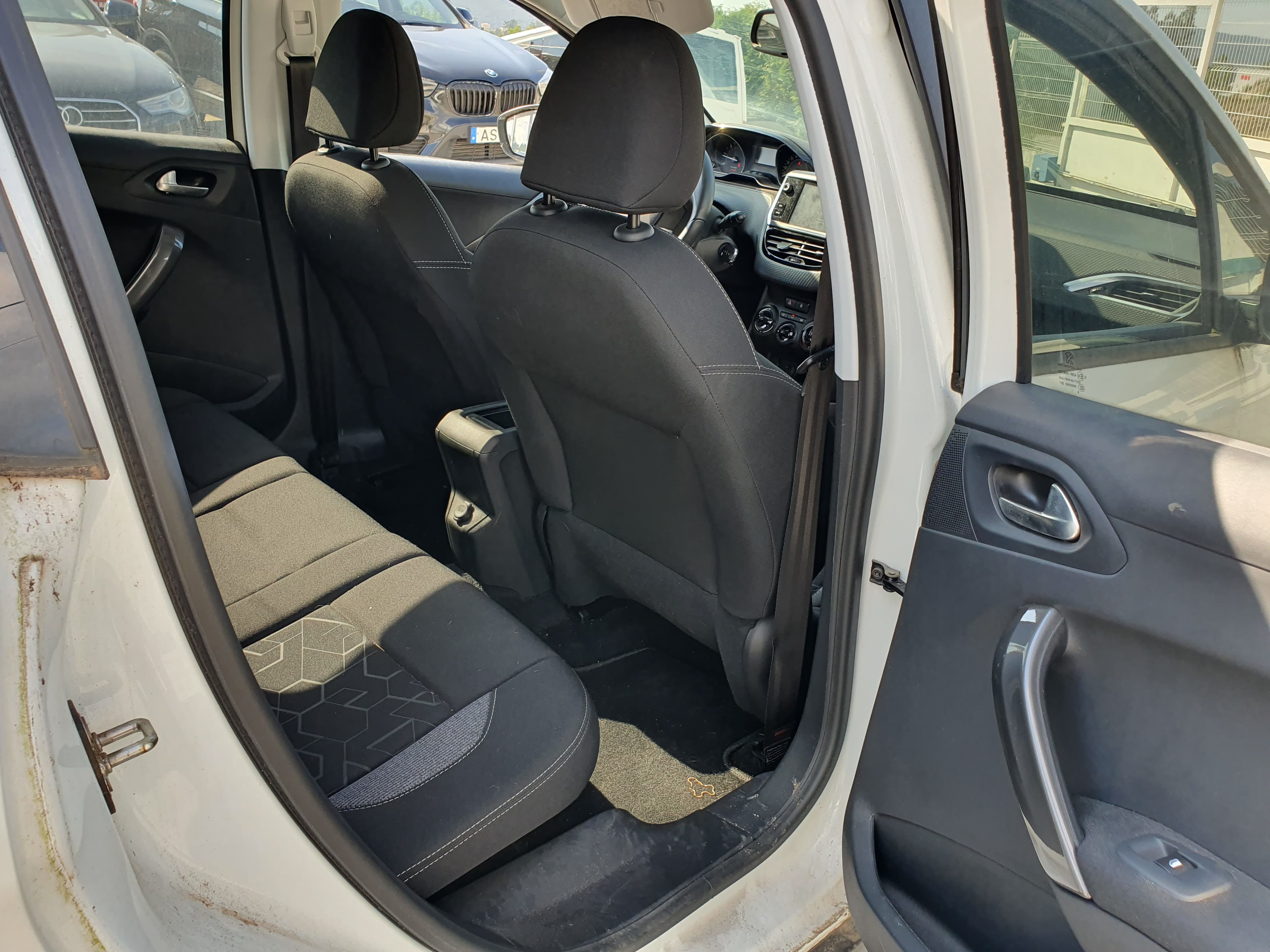 Peugeot 2008  · Ano 2017 — imagem 16