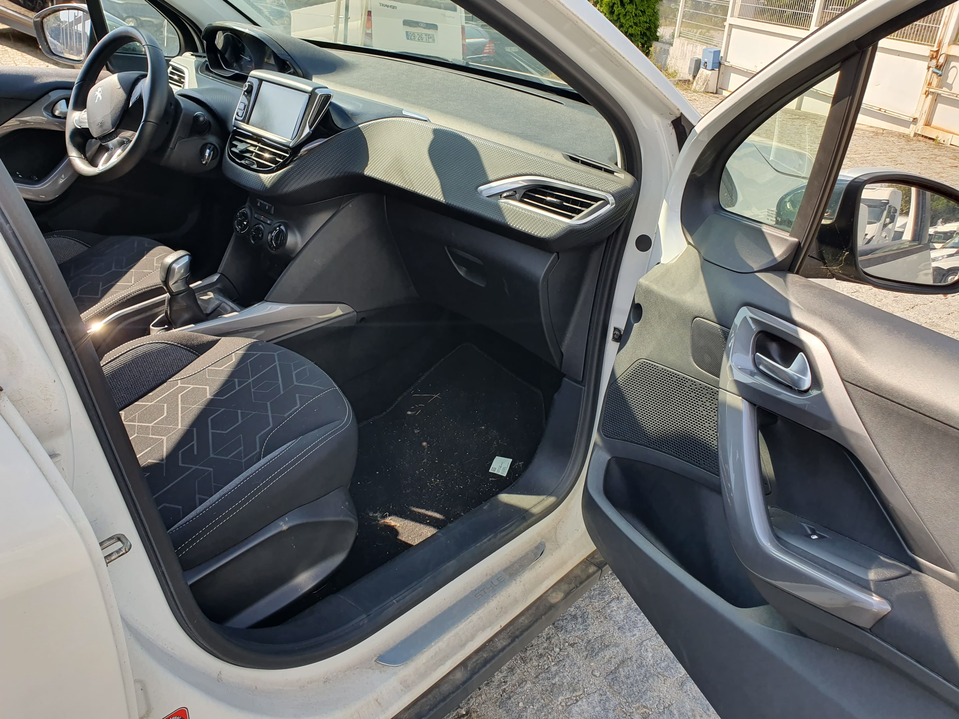 Peugeot 2008  · Ano 2017 — imagem 19
