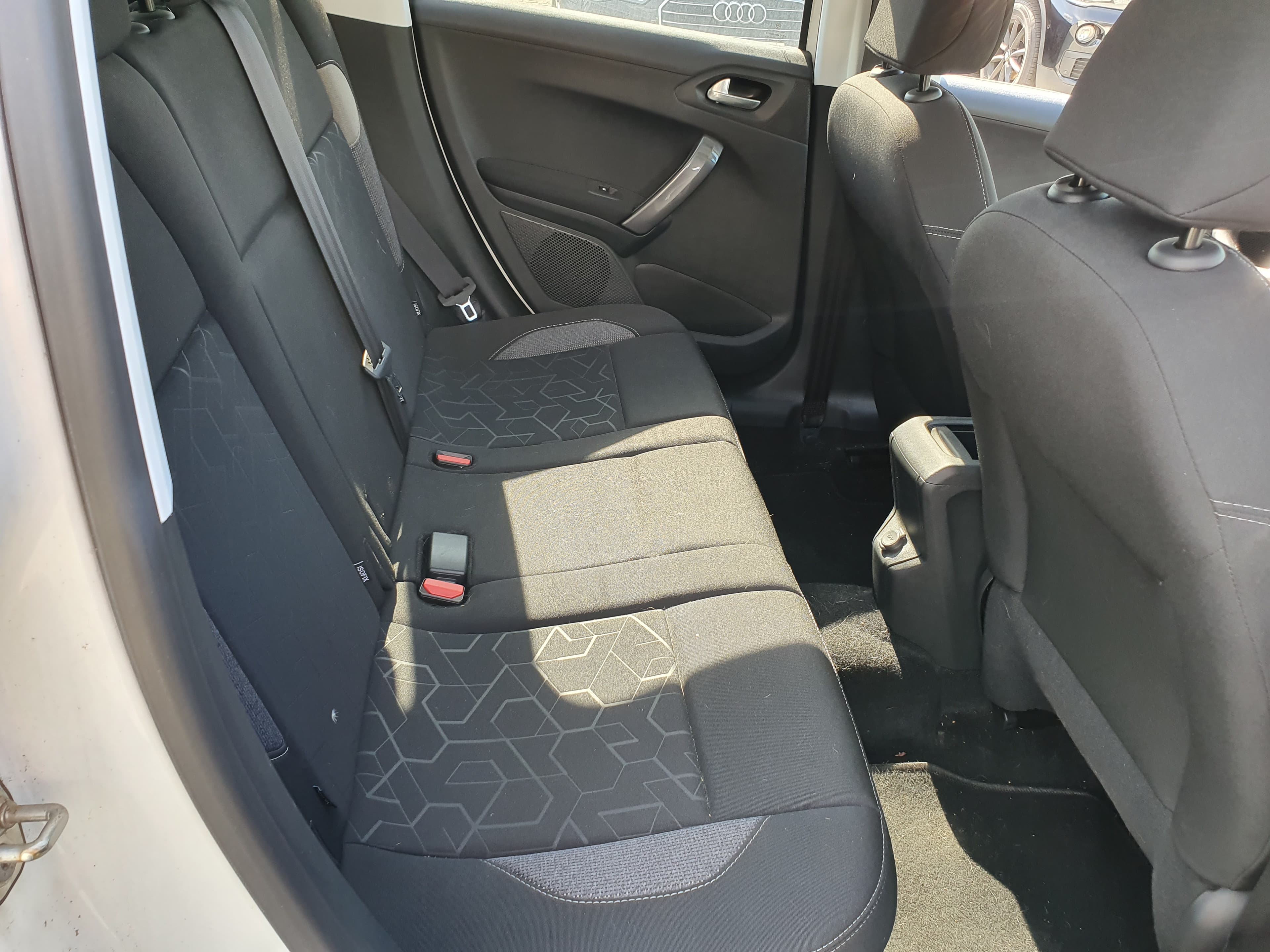 Peugeot 2008  · Ano 2017 — imagem 18